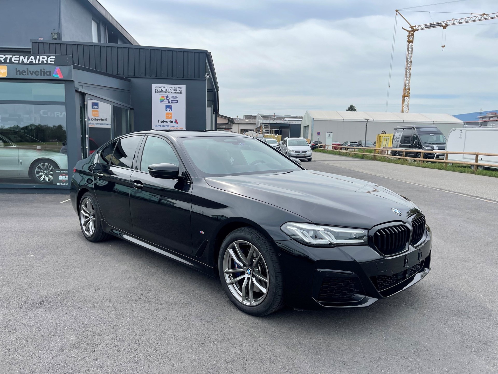 BMW 530e xDrive Pure M Sport Steptronic-image-1