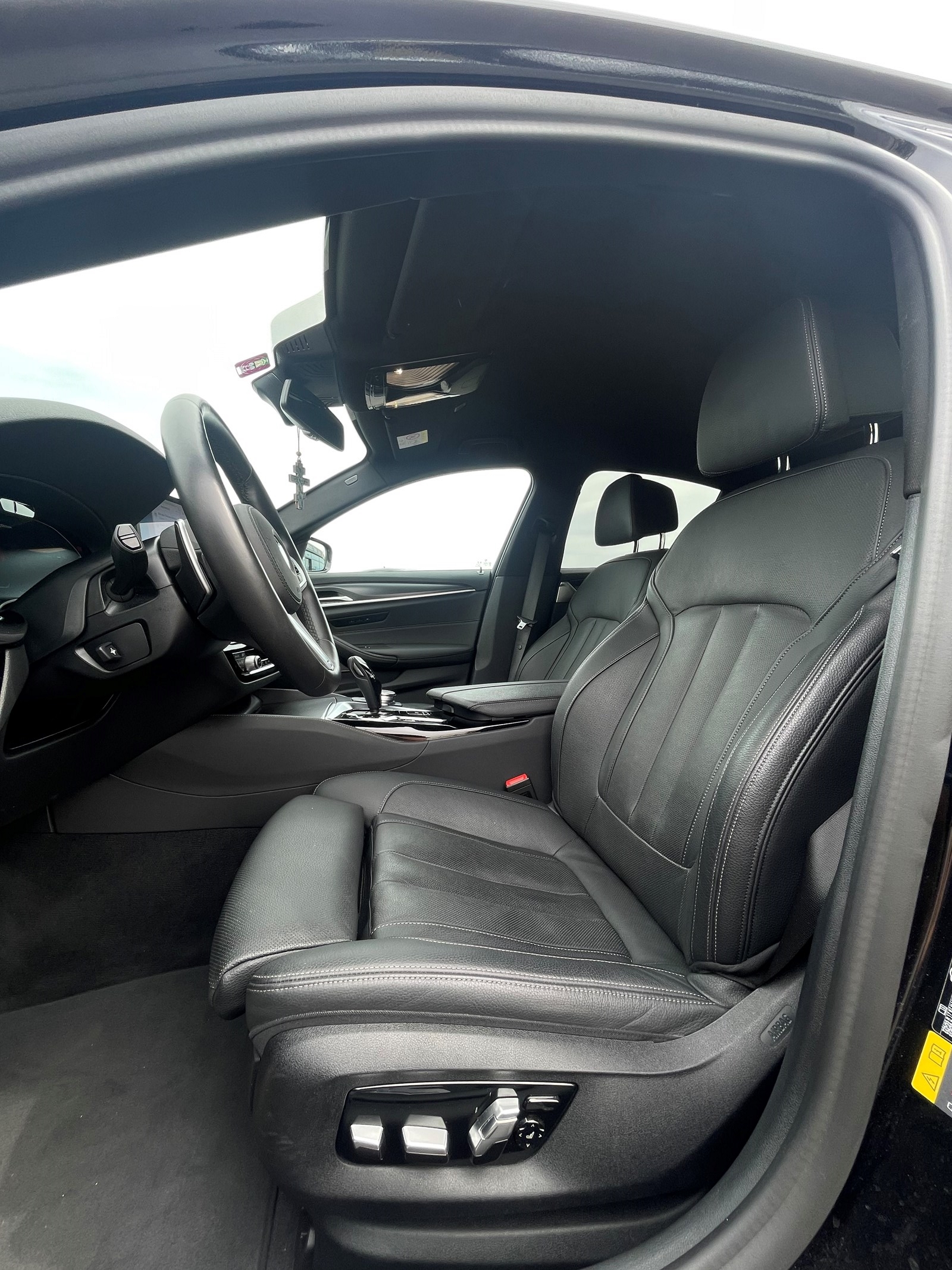 BMW 530e xDrive Pure M Sport Steptronic-image-8