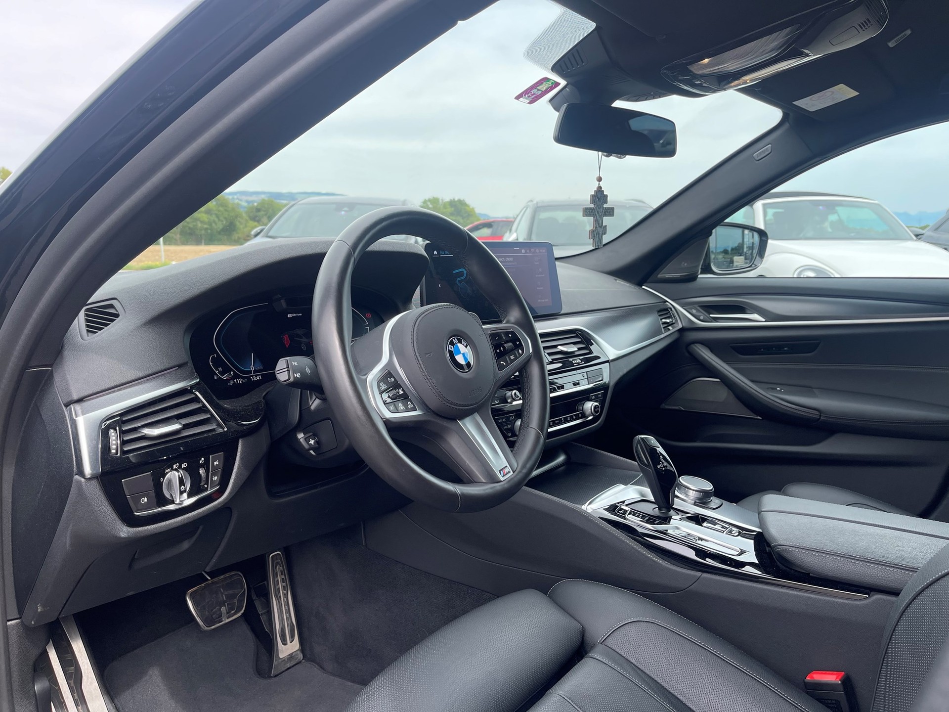 BMW 530e xDrive Pure M Sport Steptronic-image-7