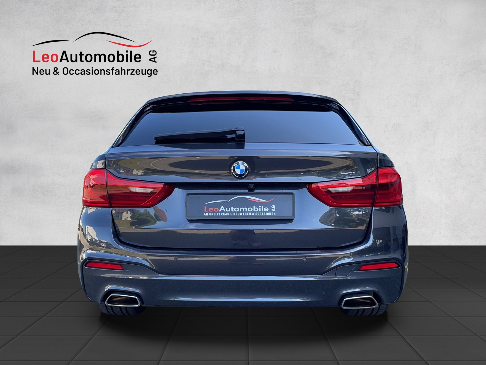 BMW 540D Drive Touring-showroom-element-3