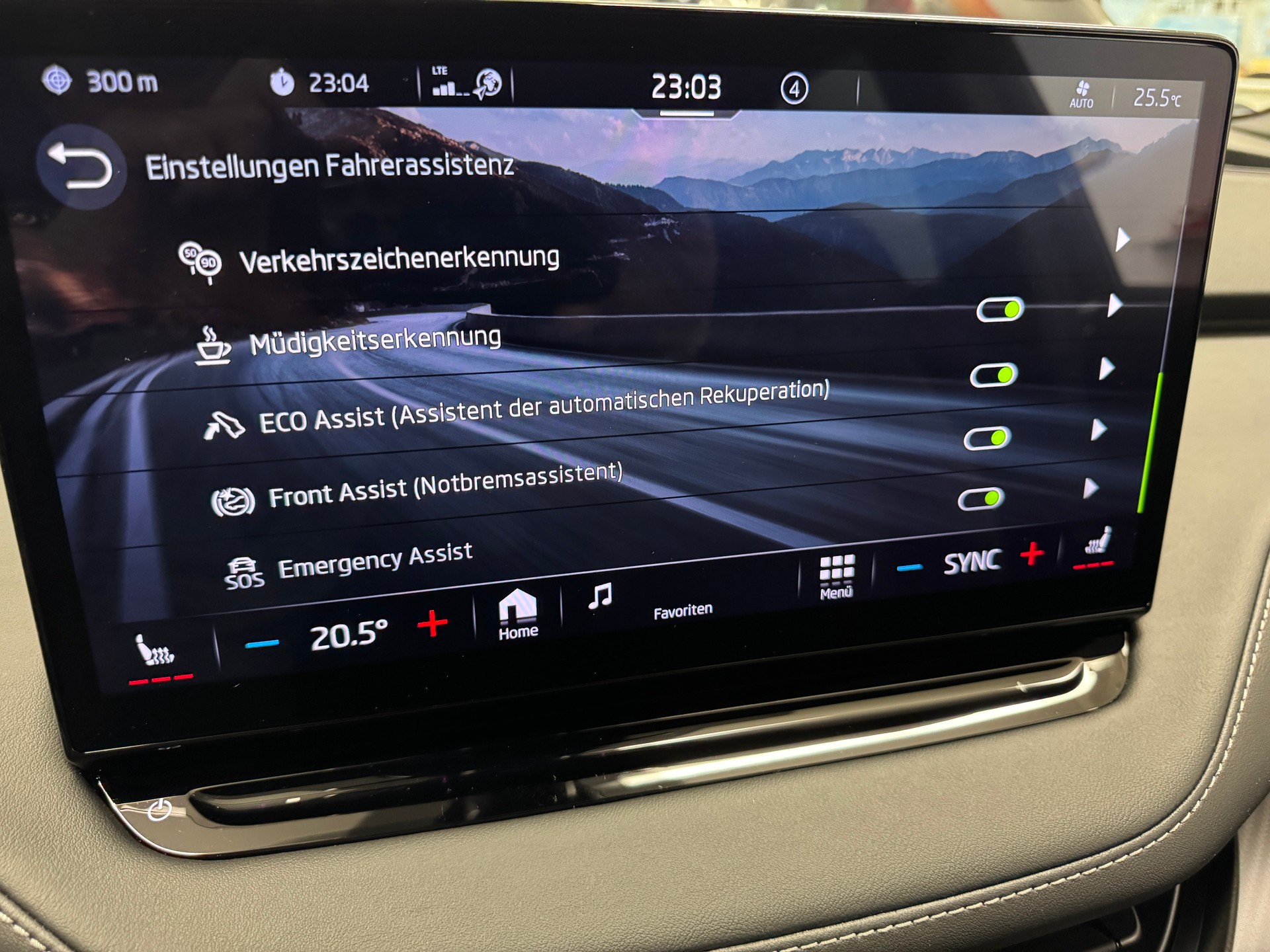 SKODA Enyaq iV 80x Sondermodel (nur-8600km) *SportLine* ((265PS)) *Neupreis 69'890.-*-image-27