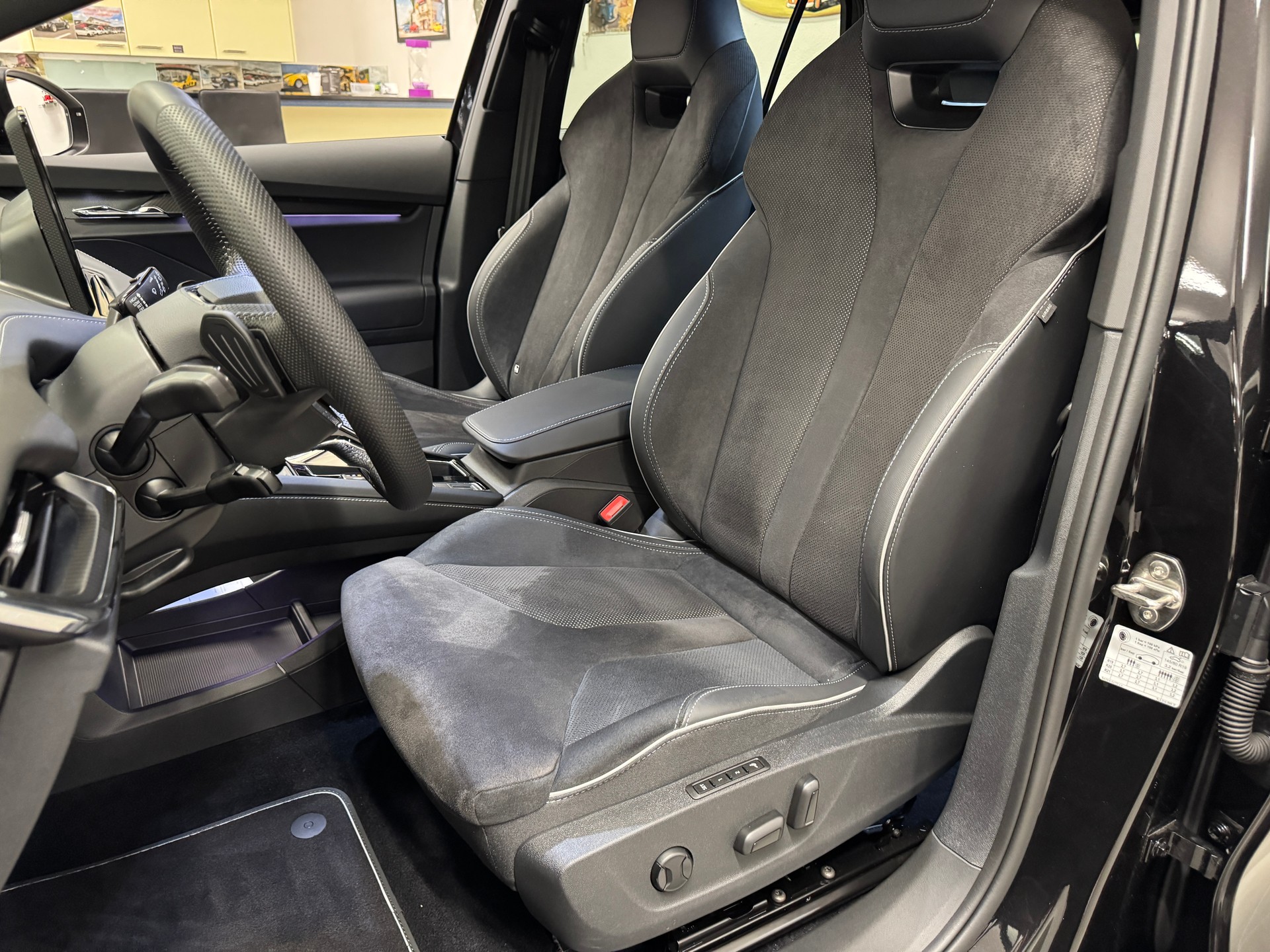 SKODA Enyaq iV 80x Sondermodel (nur-8600km) *SportLine* ((265PS)) *Neupreis 69'890.-*-image-18