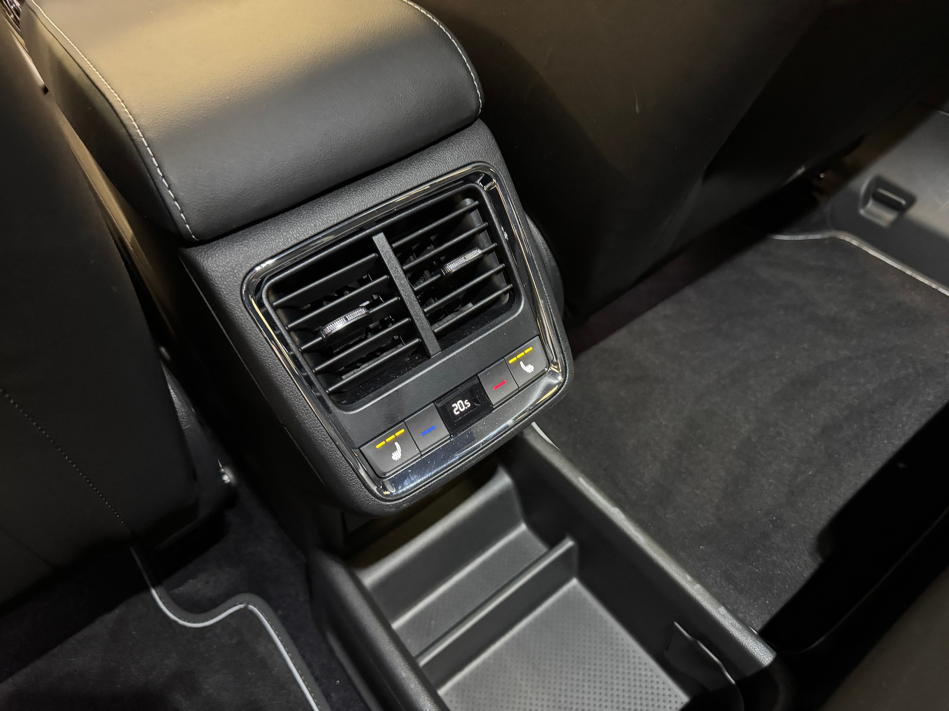SKODA Enyaq iV 80x Sondermodel (nur-8600km) *SportLine* ((265PS)) *Neupreis 69'890.-*-image-12