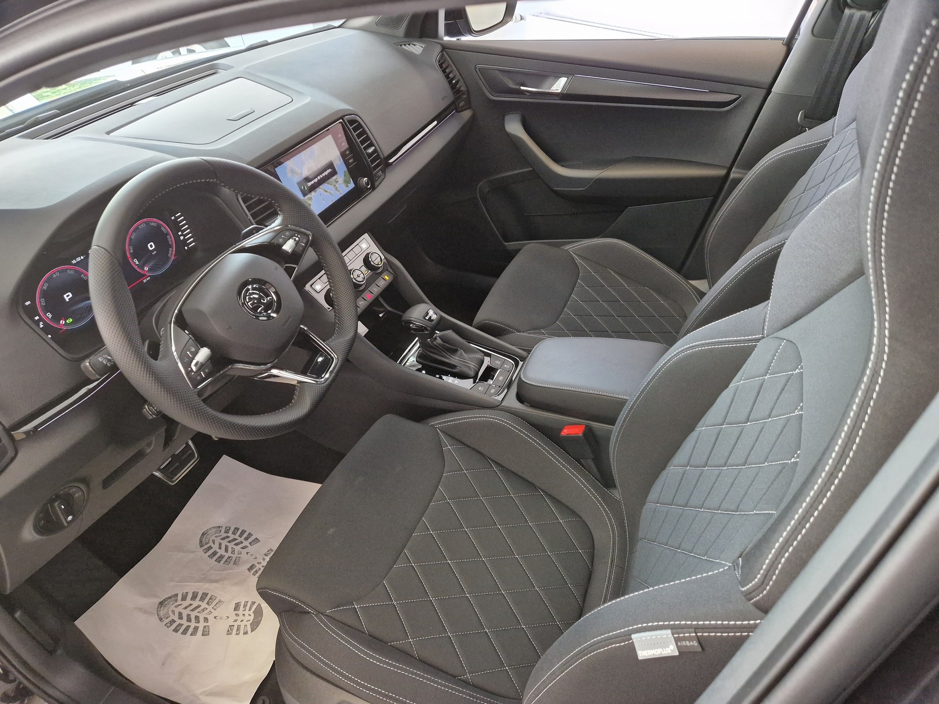 SKODA Karoq 2.0 TSI SportLine 4x4 DSG-image-2