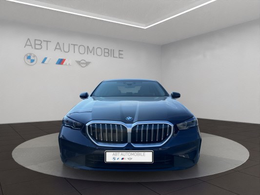 BMW 550e xDrive Steptronic-showroom-element-1