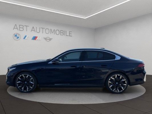 BMW 550e xDrive Steptronic-showroom-element-2