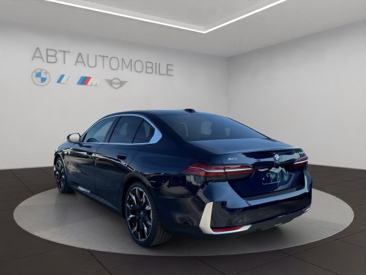 BMW 550e xDrive Steptronic-showroom-element-3