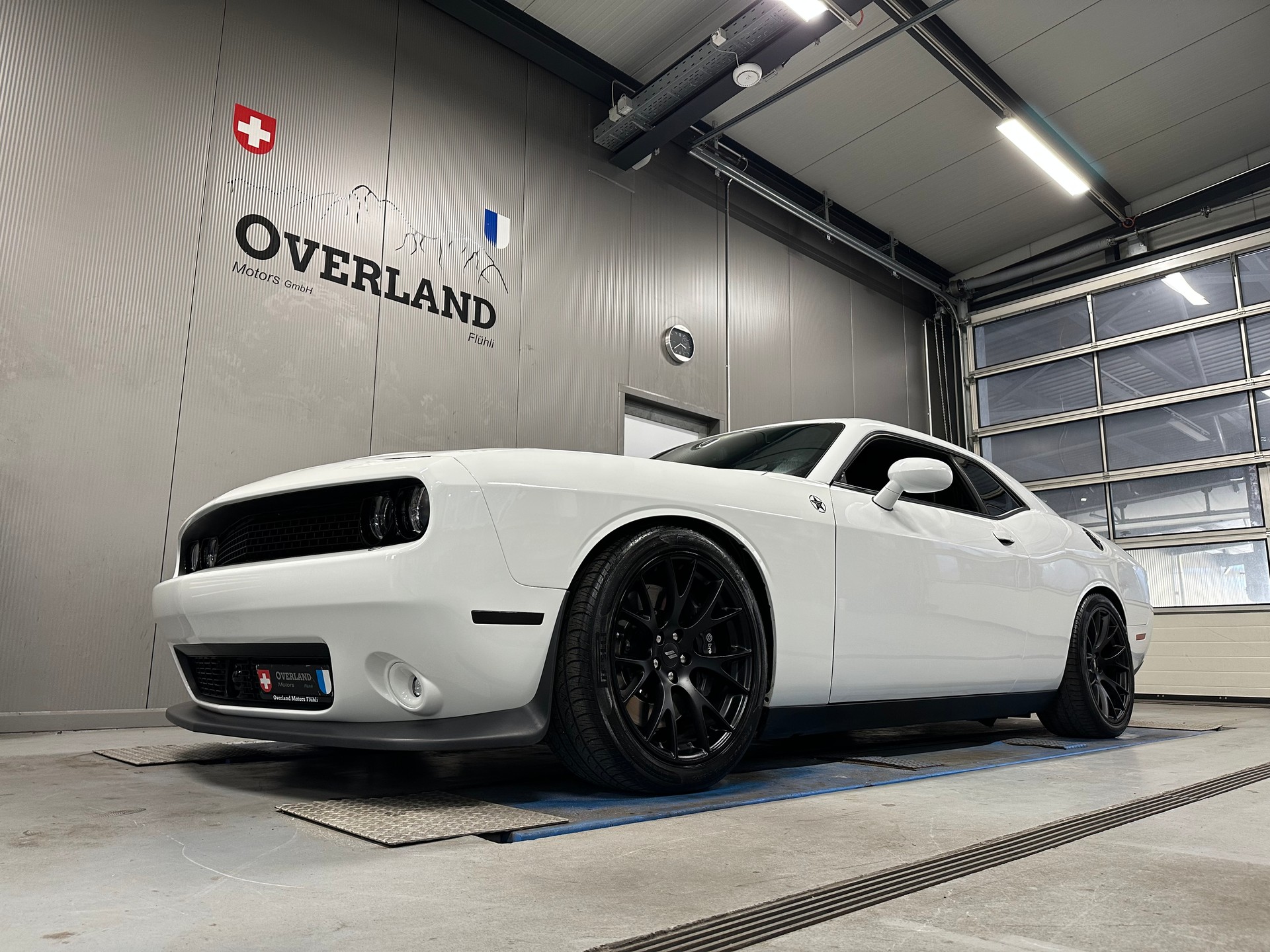 DODGE SRT8-image-15