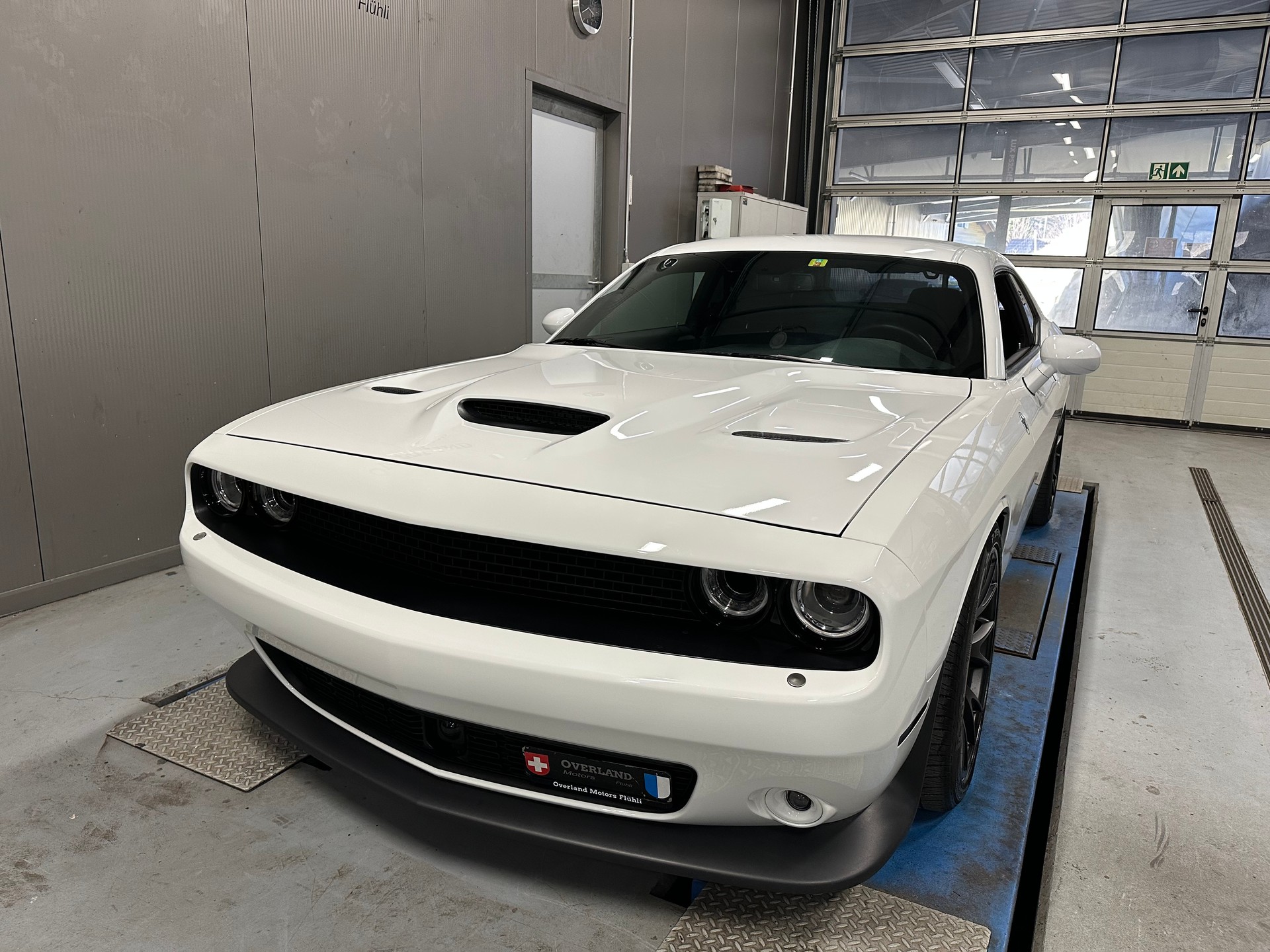 DODGE SRT8-image-6