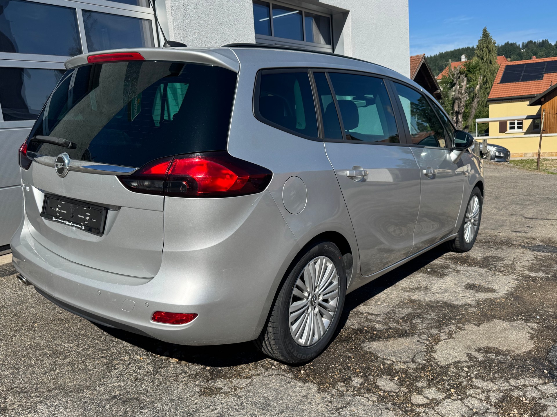 OPEL Zafira 1.6i Turbo Enjoy Automatic-image-3