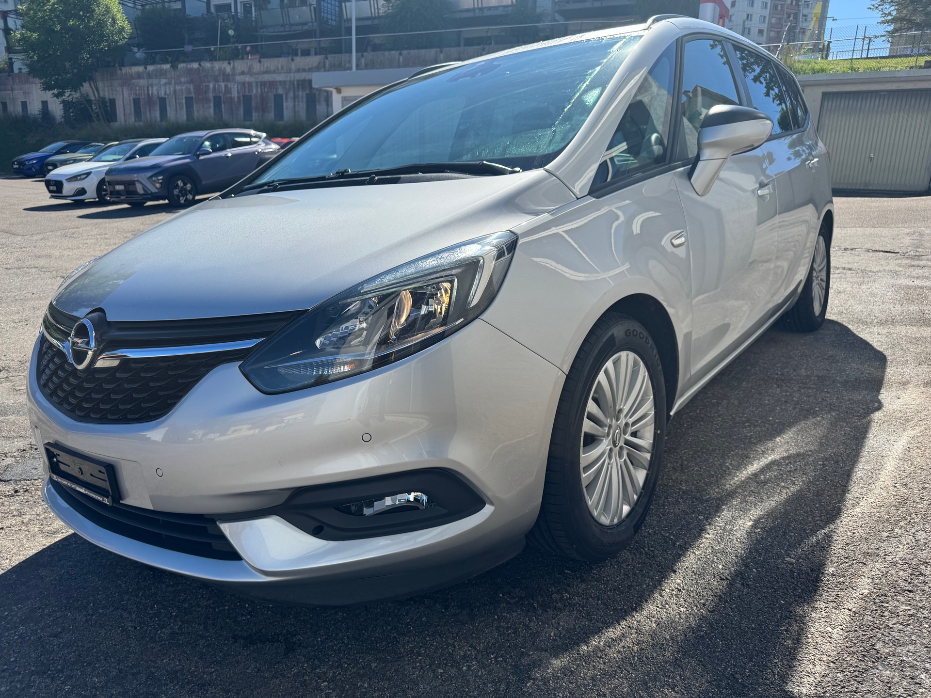 OPEL Zafira 1.6i Turbo Enjoy Automatic-image-1