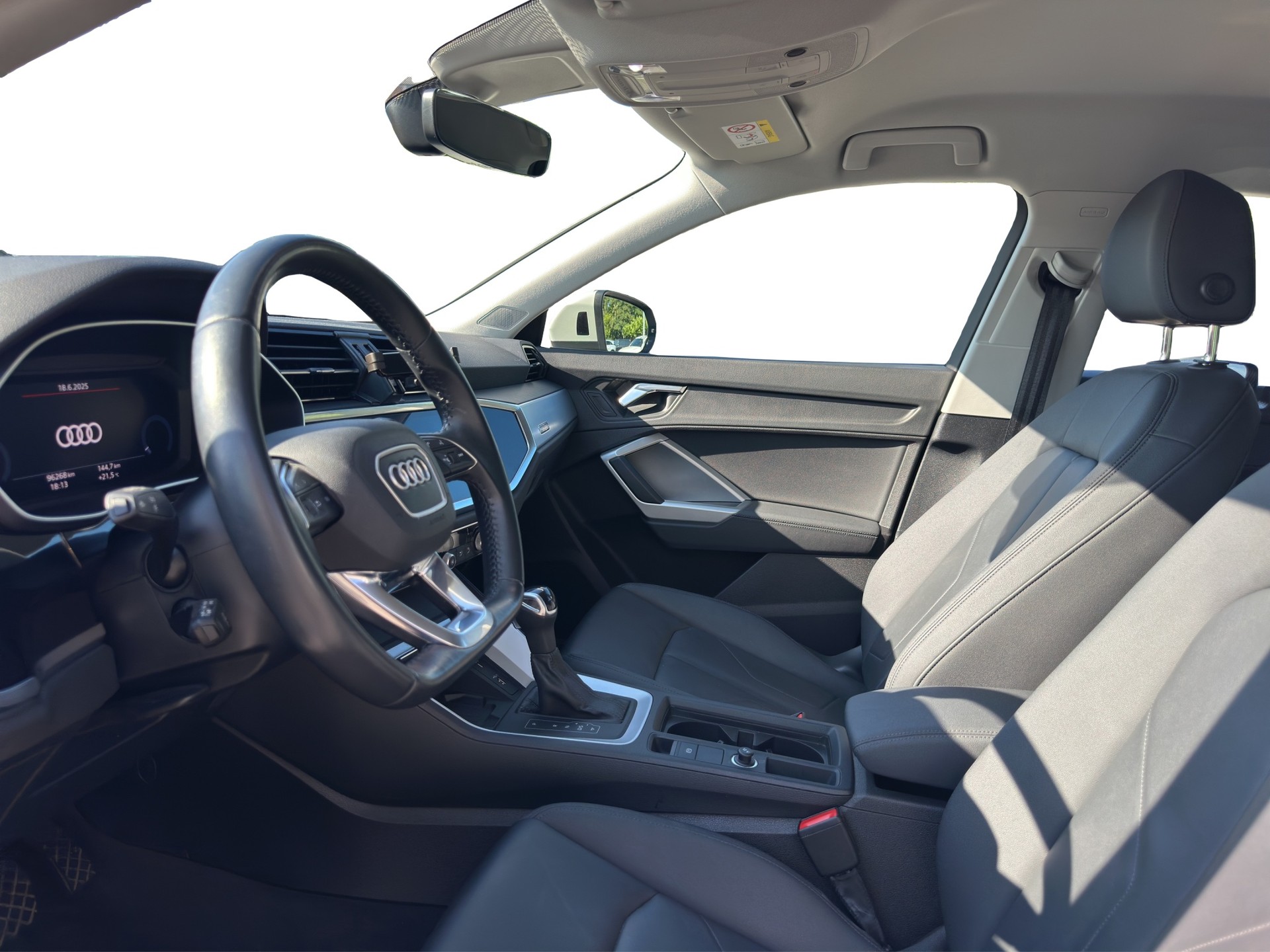 AUDI Q3 Sportback 40 TFSI quattro S-tronic-image-9