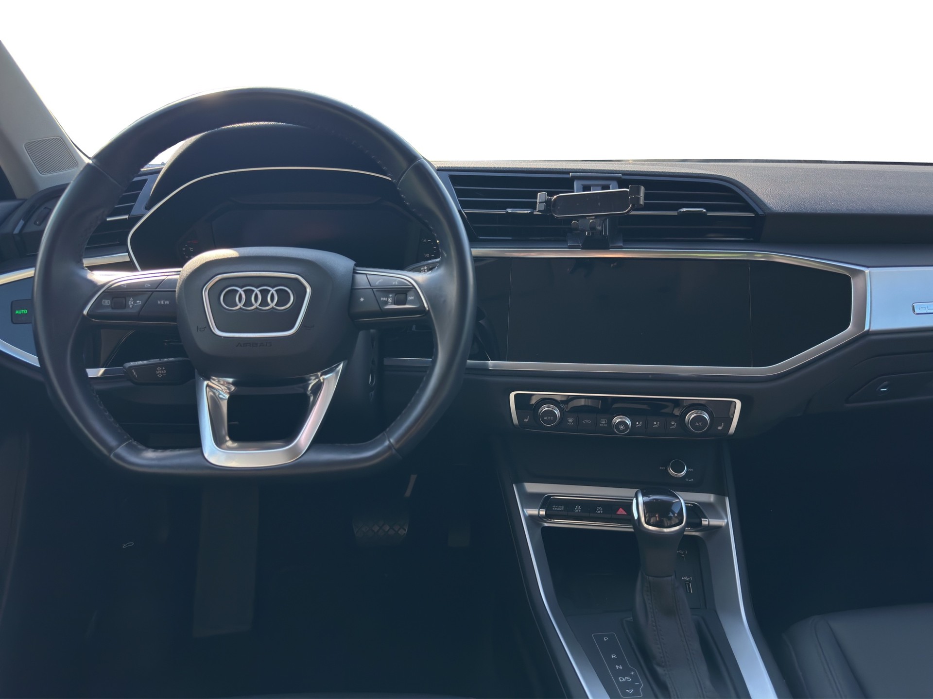 AUDI Q3 Sportback 40 TFSI quattro S-tronic-image-11