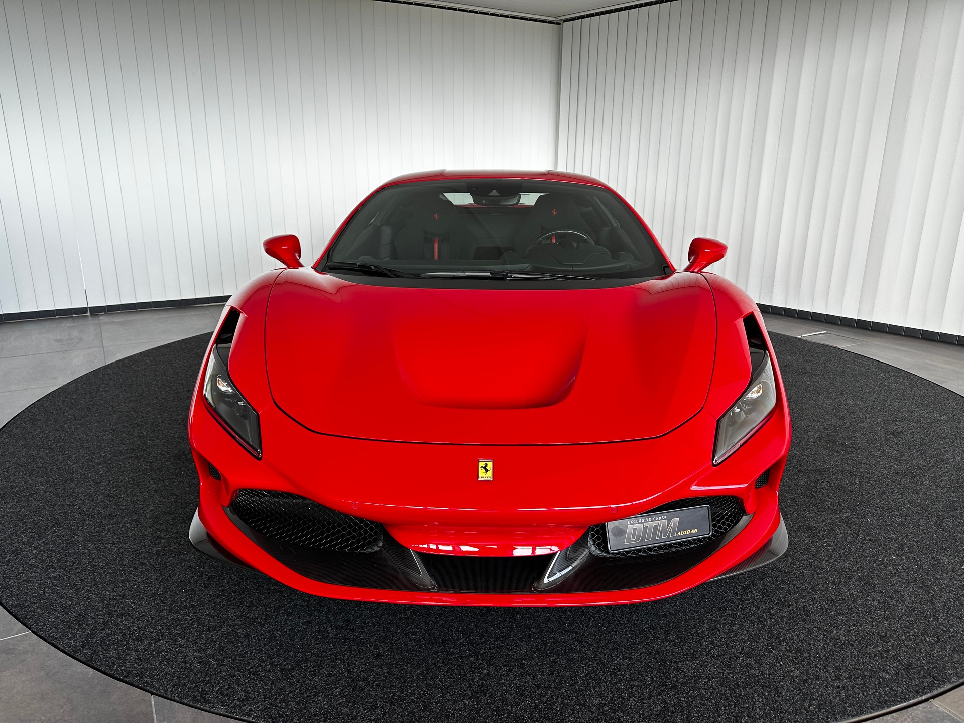FERRARI F8 Tributo-showroom-element-1