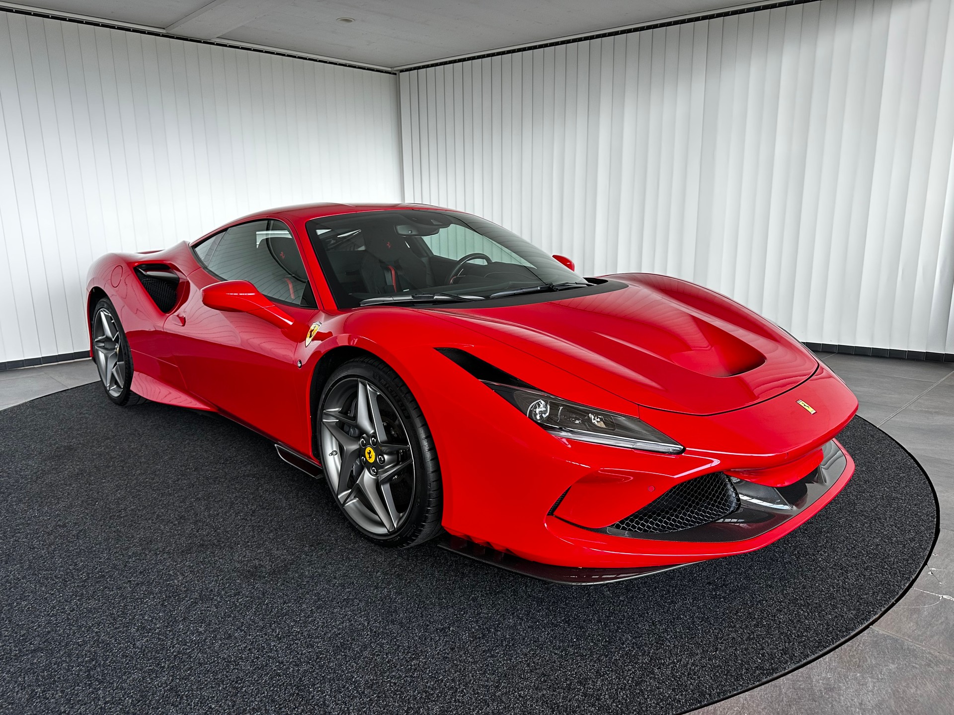 FERRARI F8 Tributo-showroom-element-2