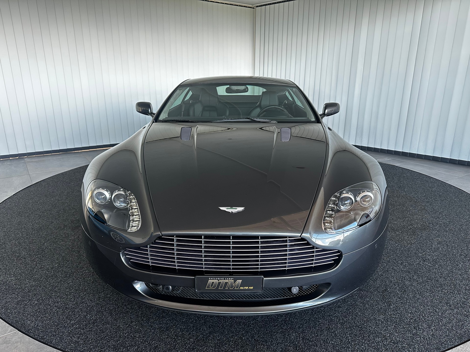 ASTON MARTIN V8 Vantage 4.7-showroom-element-1