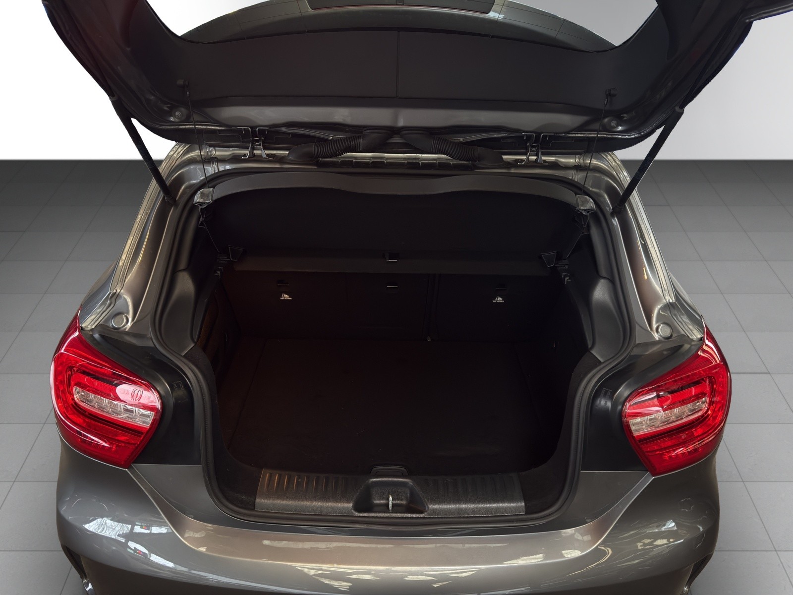 Image MERCEDES-BENZ A-250 A 250 Sport 7G-DCT