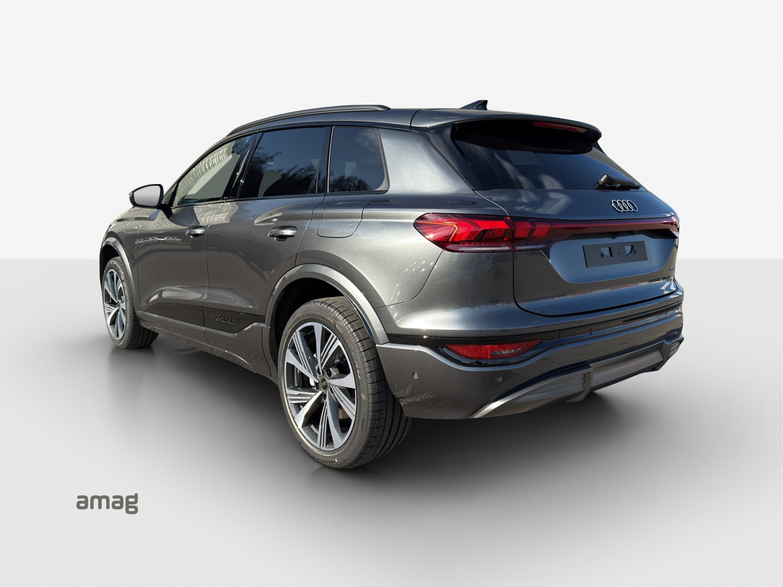 AUDI Q6 e-tron quattro-showroom-element-2