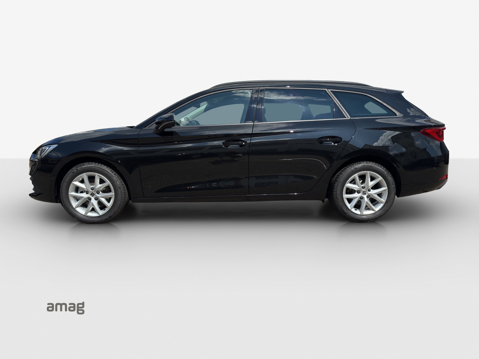 SEAT Leon ST 1.5 eTSI mHEV DSG Go-showroom-element-1