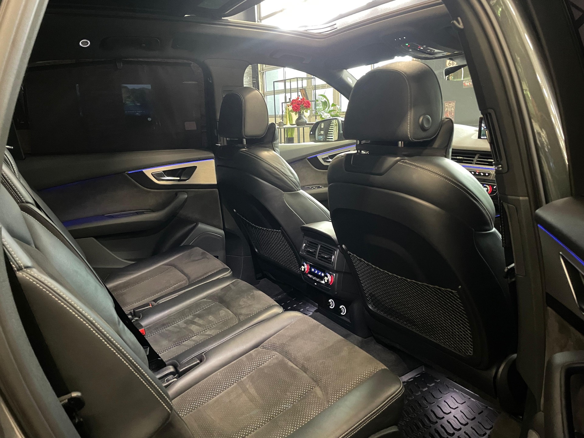 AUDI SQ7 4.0 TDI quattro tiptronic-image-12