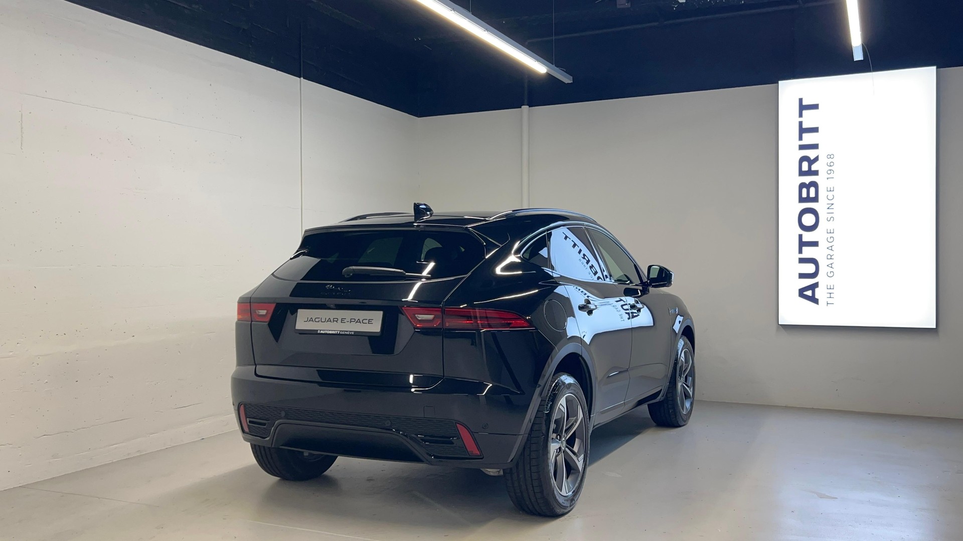 JAGUAR E-Pace 1.5 T 300e R-Dynamic SE AWD-showroom-element-1