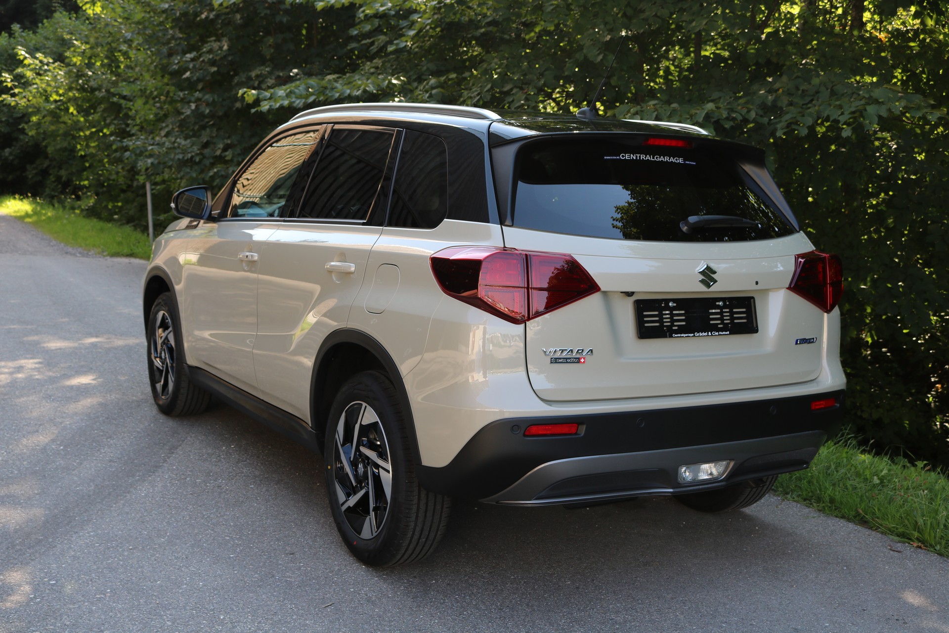 SUZUKI Vitara 1.4 Boosterjet Compact Top 4x4 Hybrid Automatic-showroom-element-2