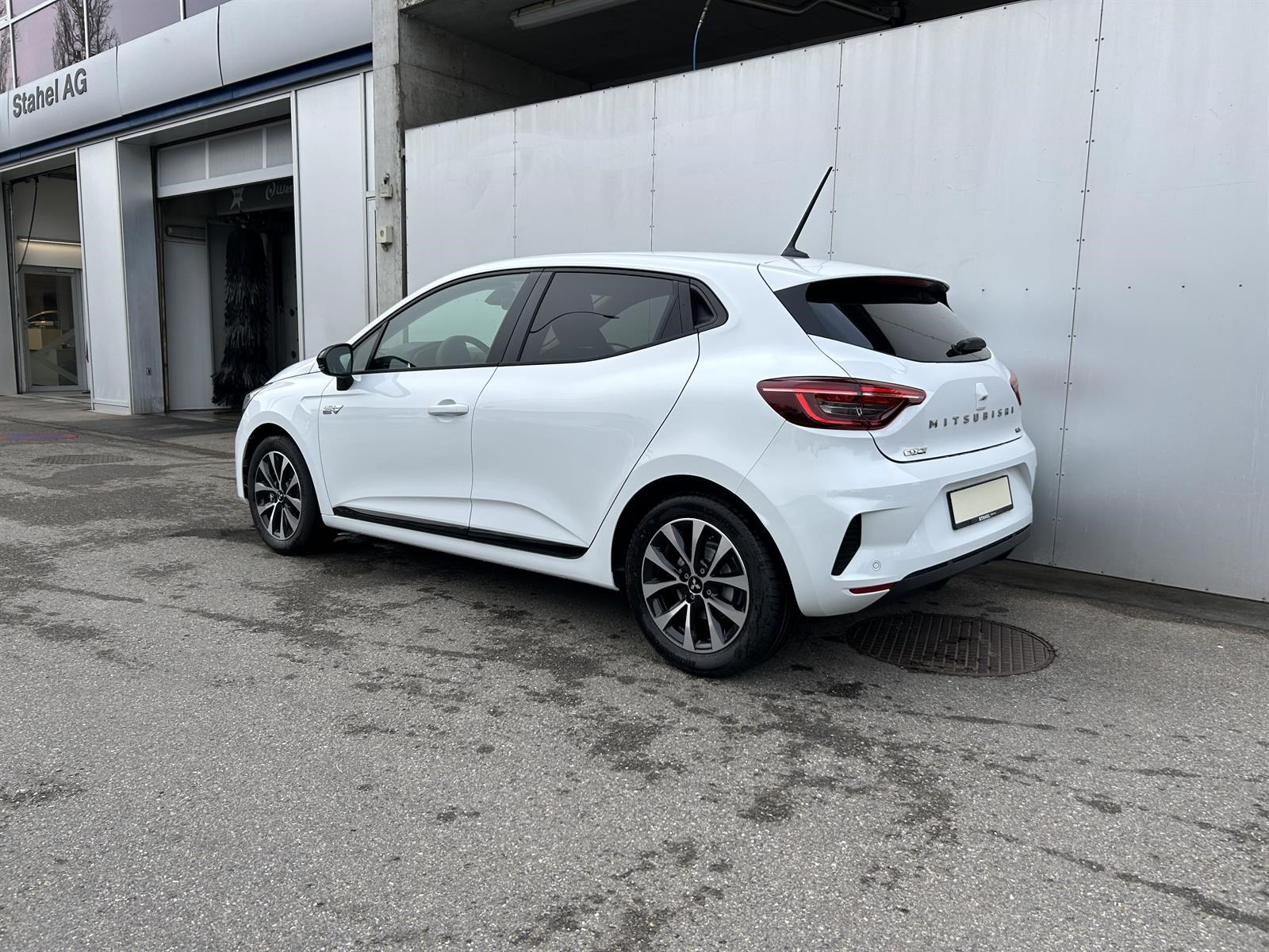 MITSUBISHI Colt 1.6 HEV Invite+-showroom-element-3