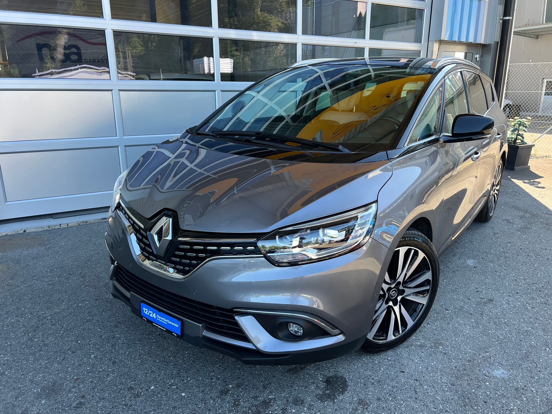 RENAULT Grand Scénic 1.6 dCi Initiale Paris *** 7 Sitze * Panoramadach* Head-up-Display * Assistenten-Paket * Garantie bis 12.2026 ***-showroom-element-2