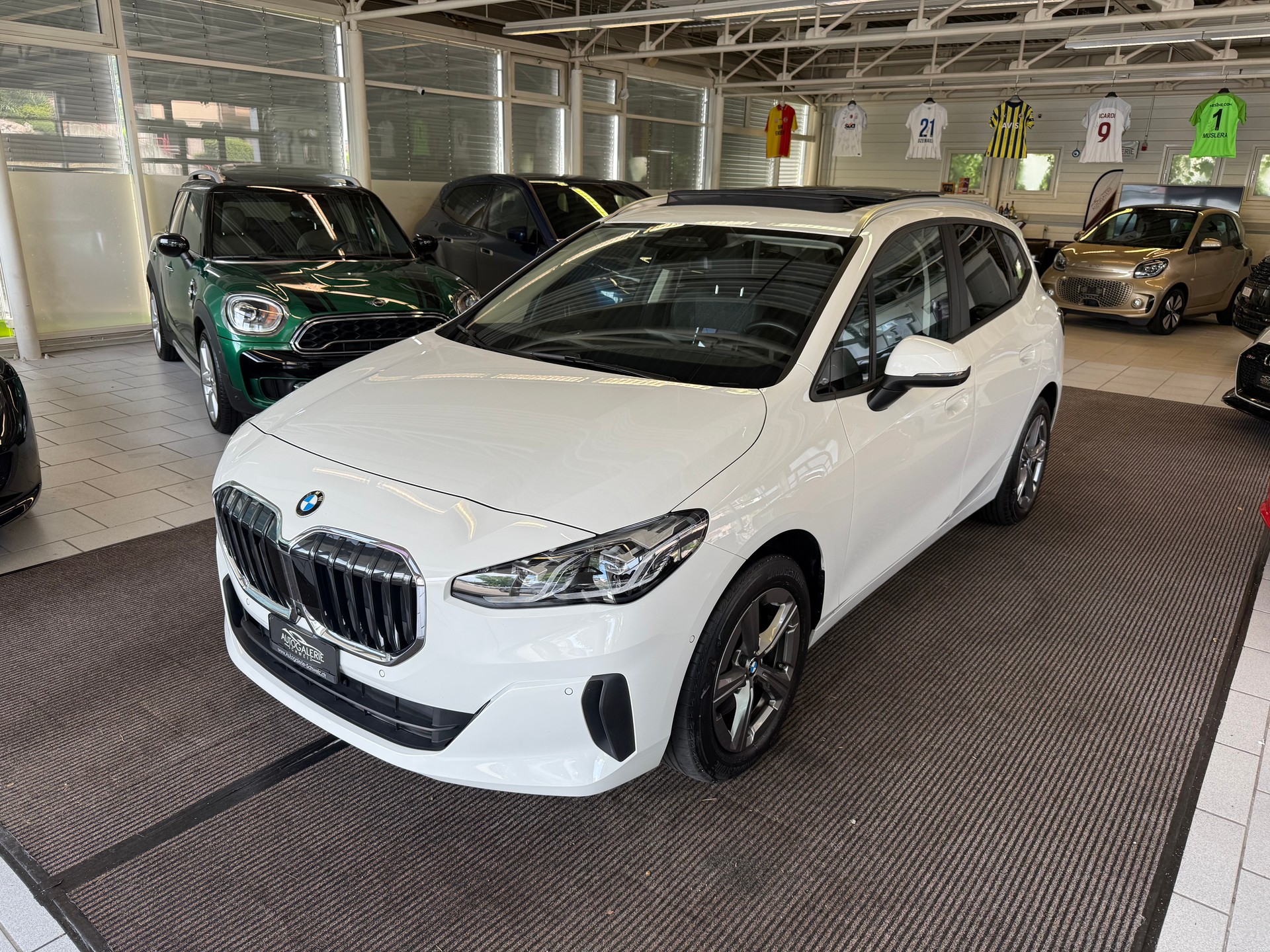 BMW 223d Active Tourer xDrive DKG | CH Swiss | Panorama | Head Up | AHK | Driving Assist PLUS | Innovation | Travel |