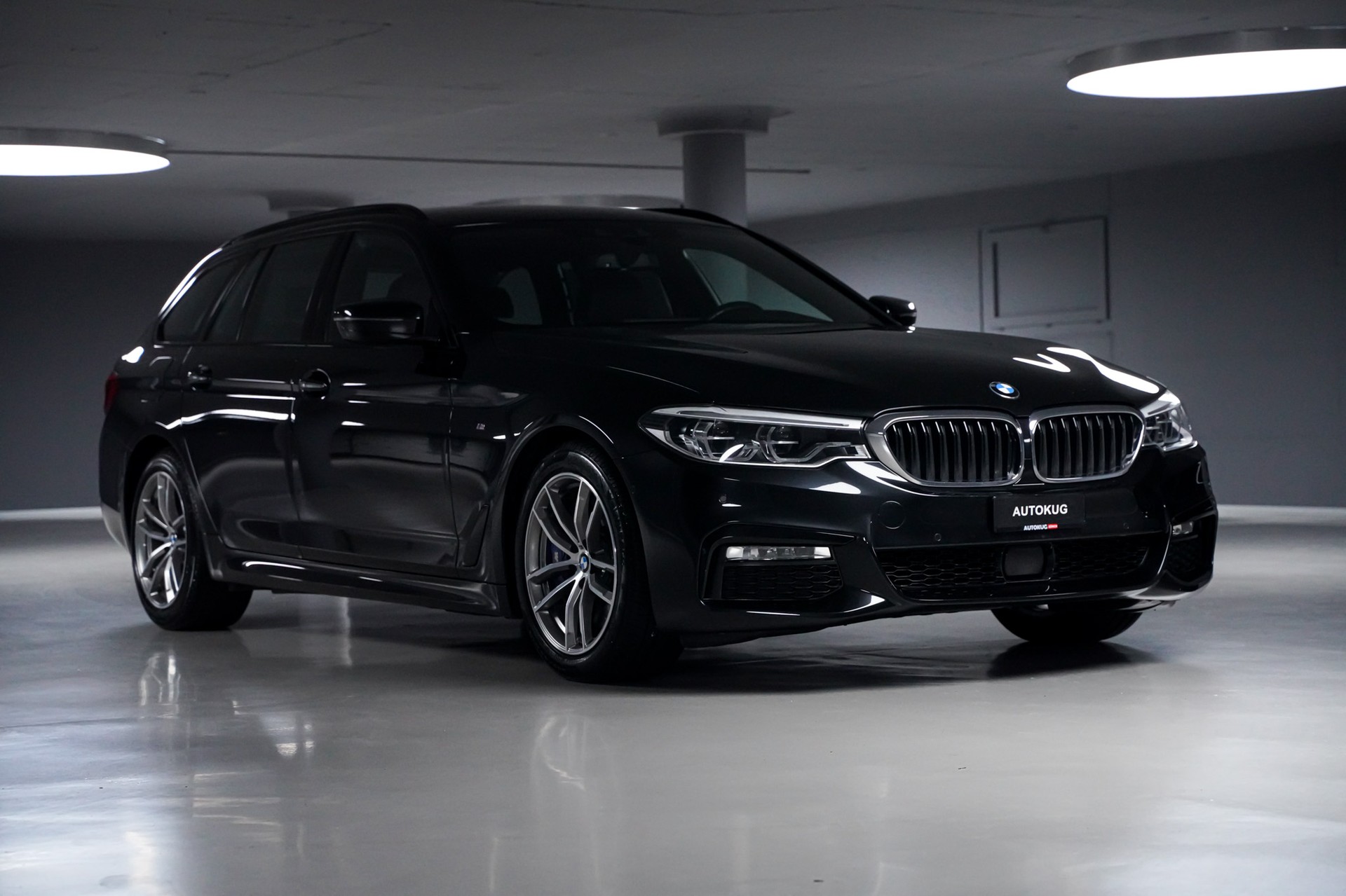 BMW 540i xDrive M-Sportpaket Touring Steptronic-showroom-element-2