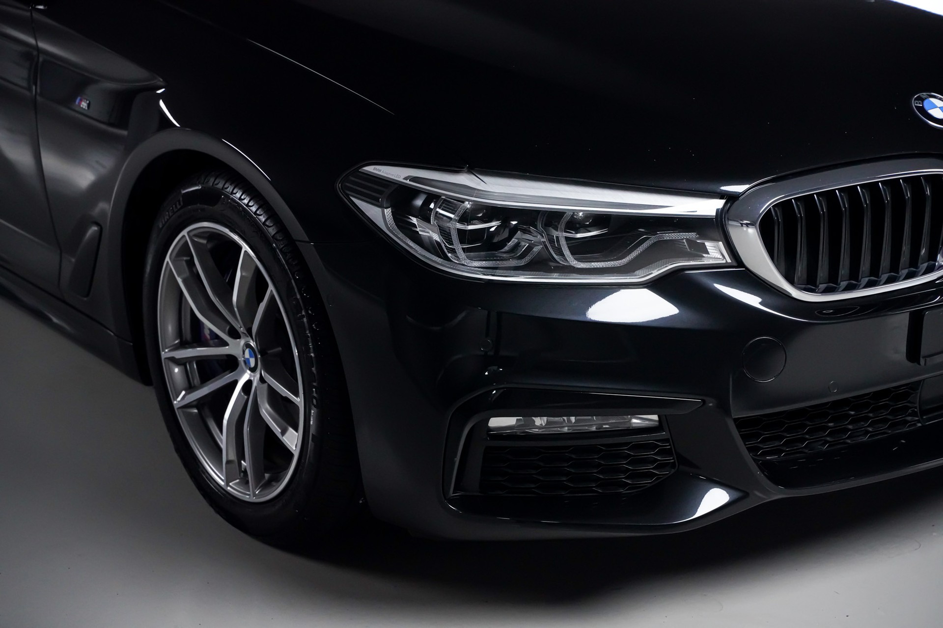 BMW 540i xDrive M-Sportpaket Touring Steptronic-showroom-element-3