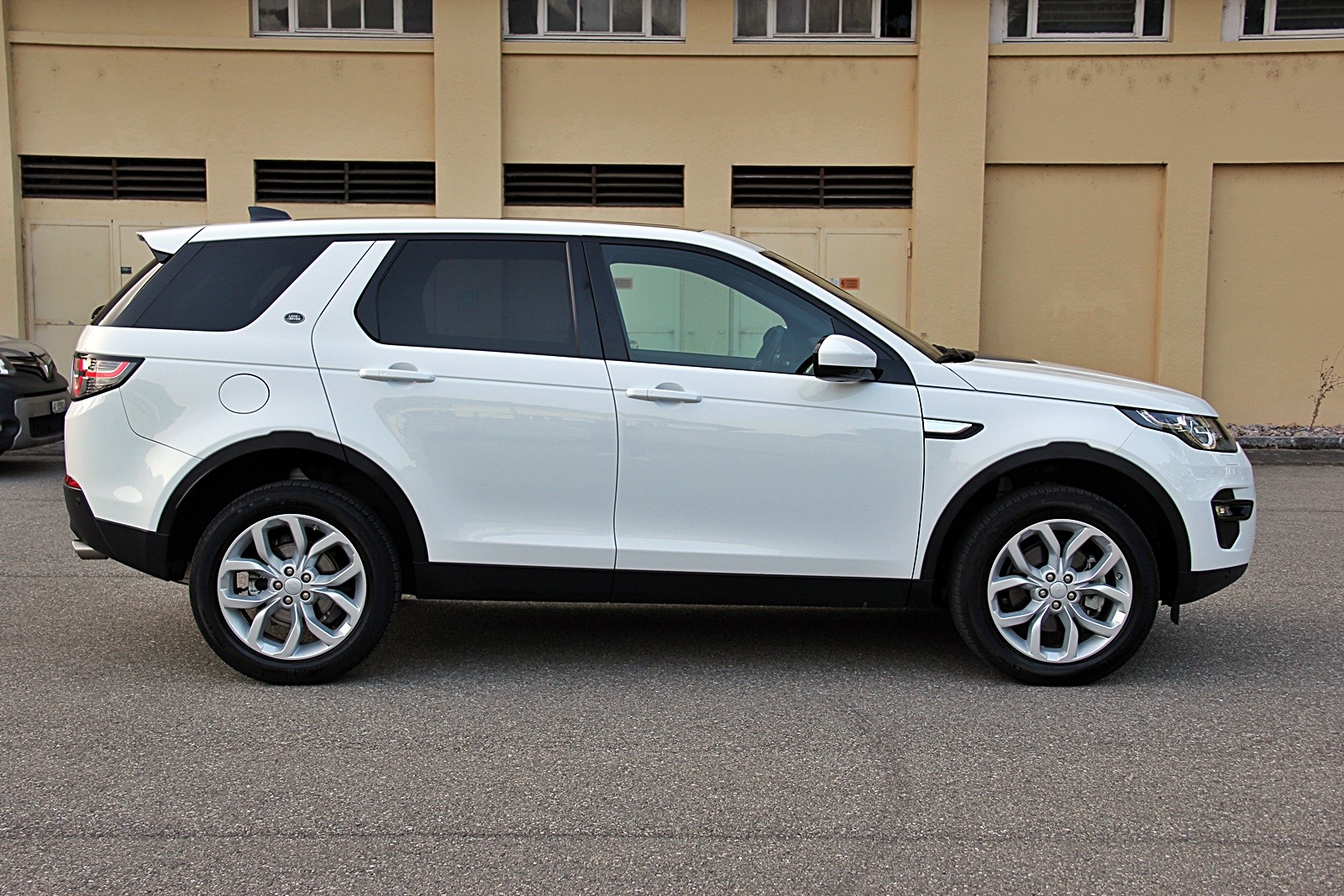 LAND ROVER Discovery Sport 2.0 TD4 HSE AT9-image-5