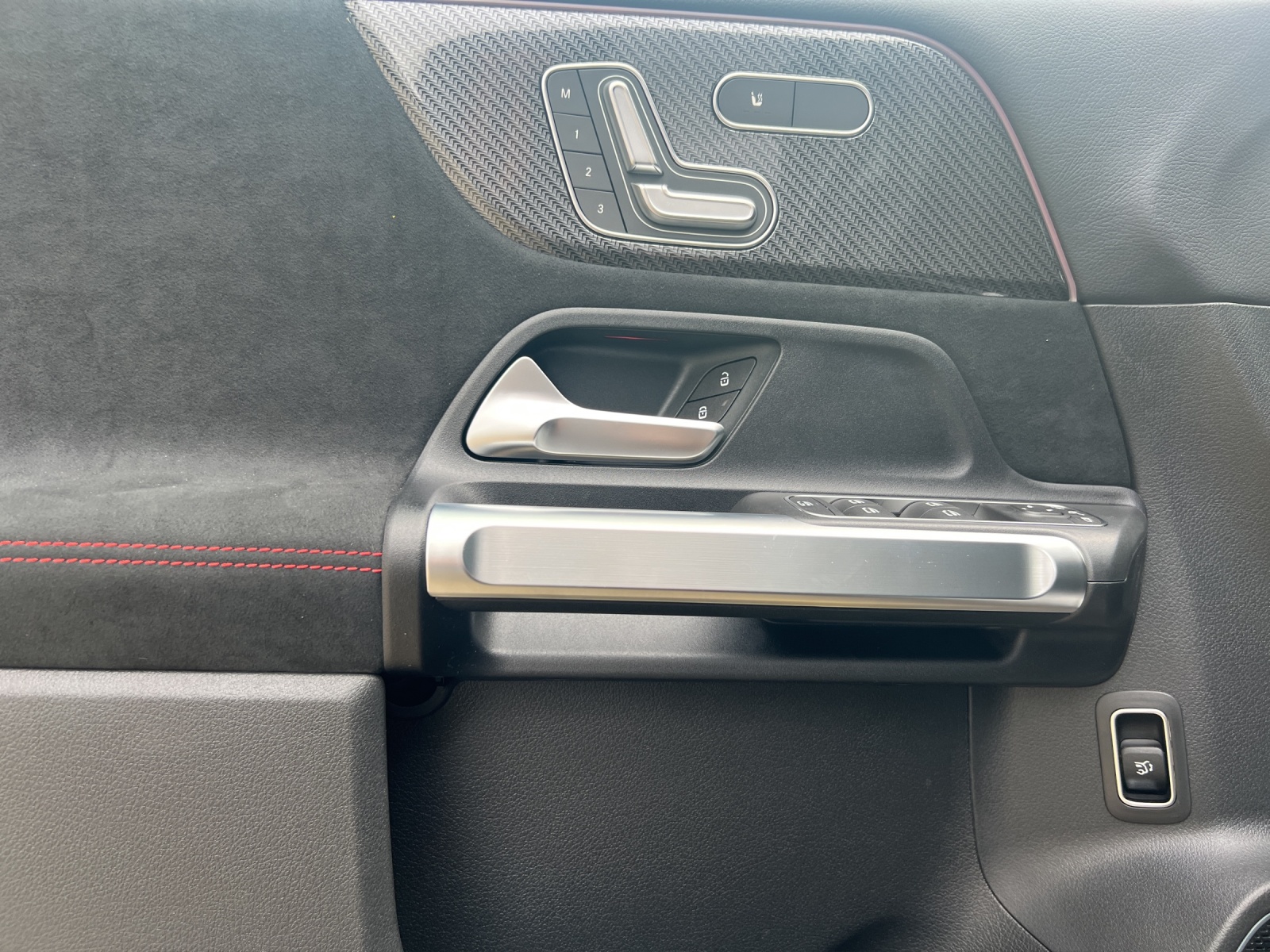 Image MERCEDES-BENZ GLB-250 GLB 250 4Matic 8G-Tronic