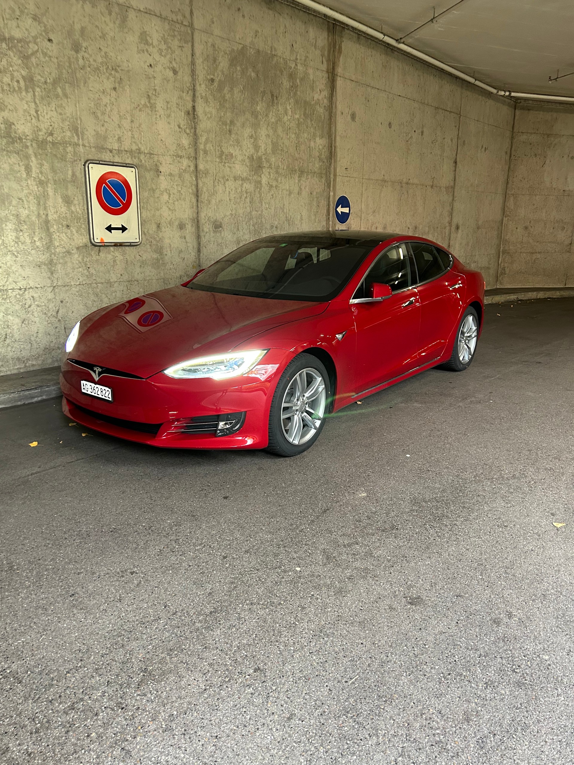TESLA Model S 75 D