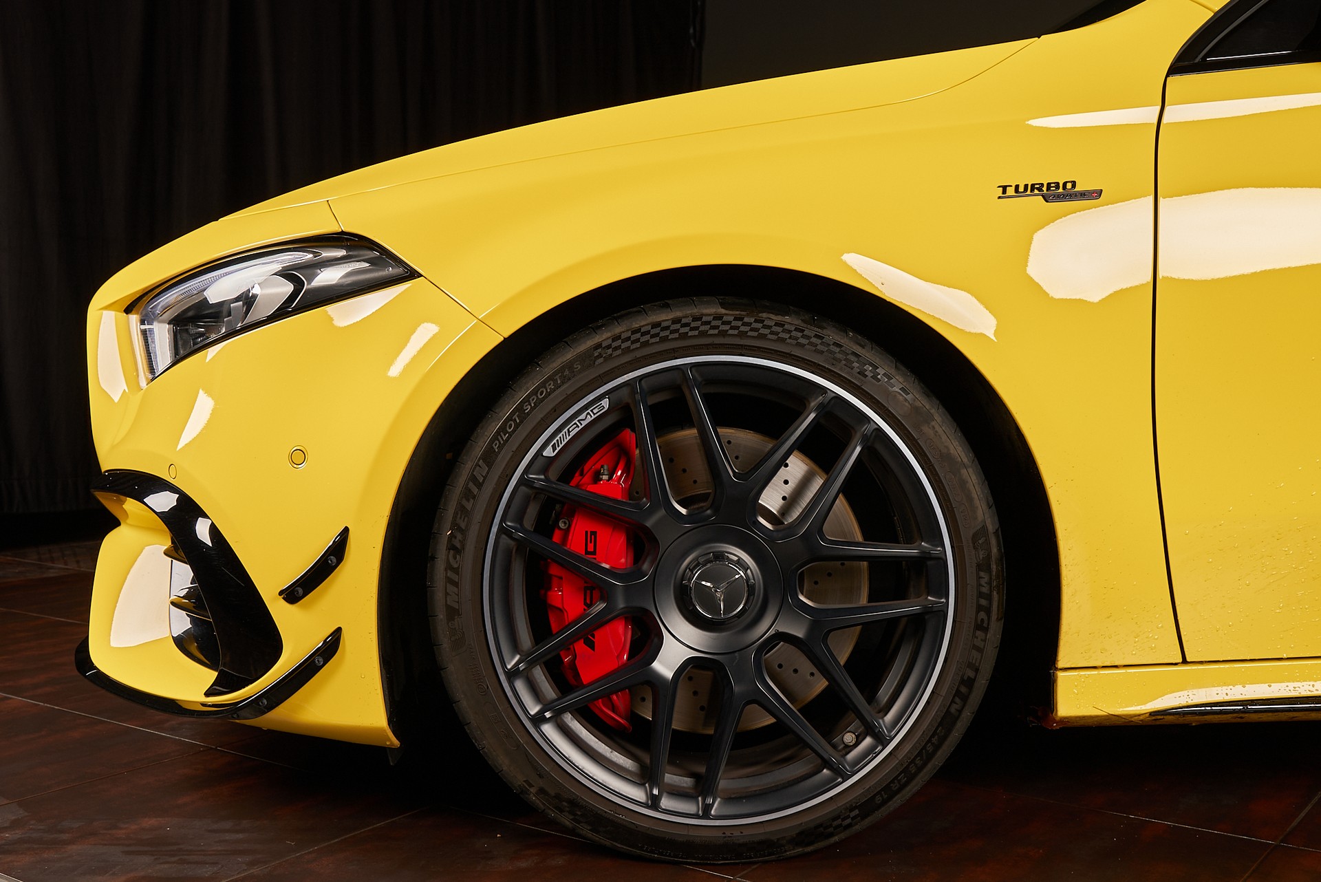 MERCEDES-BENZ A 45 S AMG 4Matic+ Speedshift-showroom-element-1