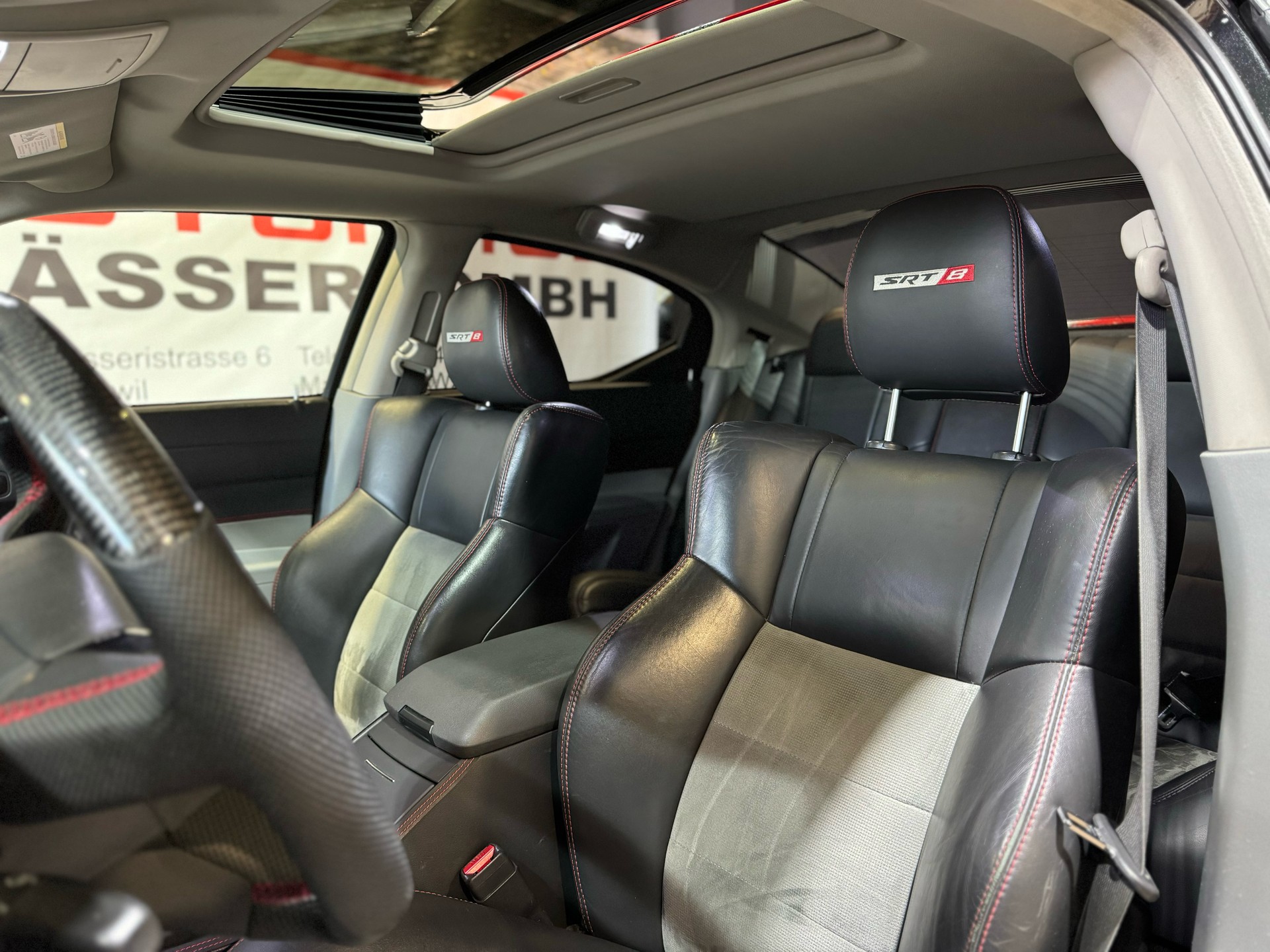DODGE SRT-8-image-11