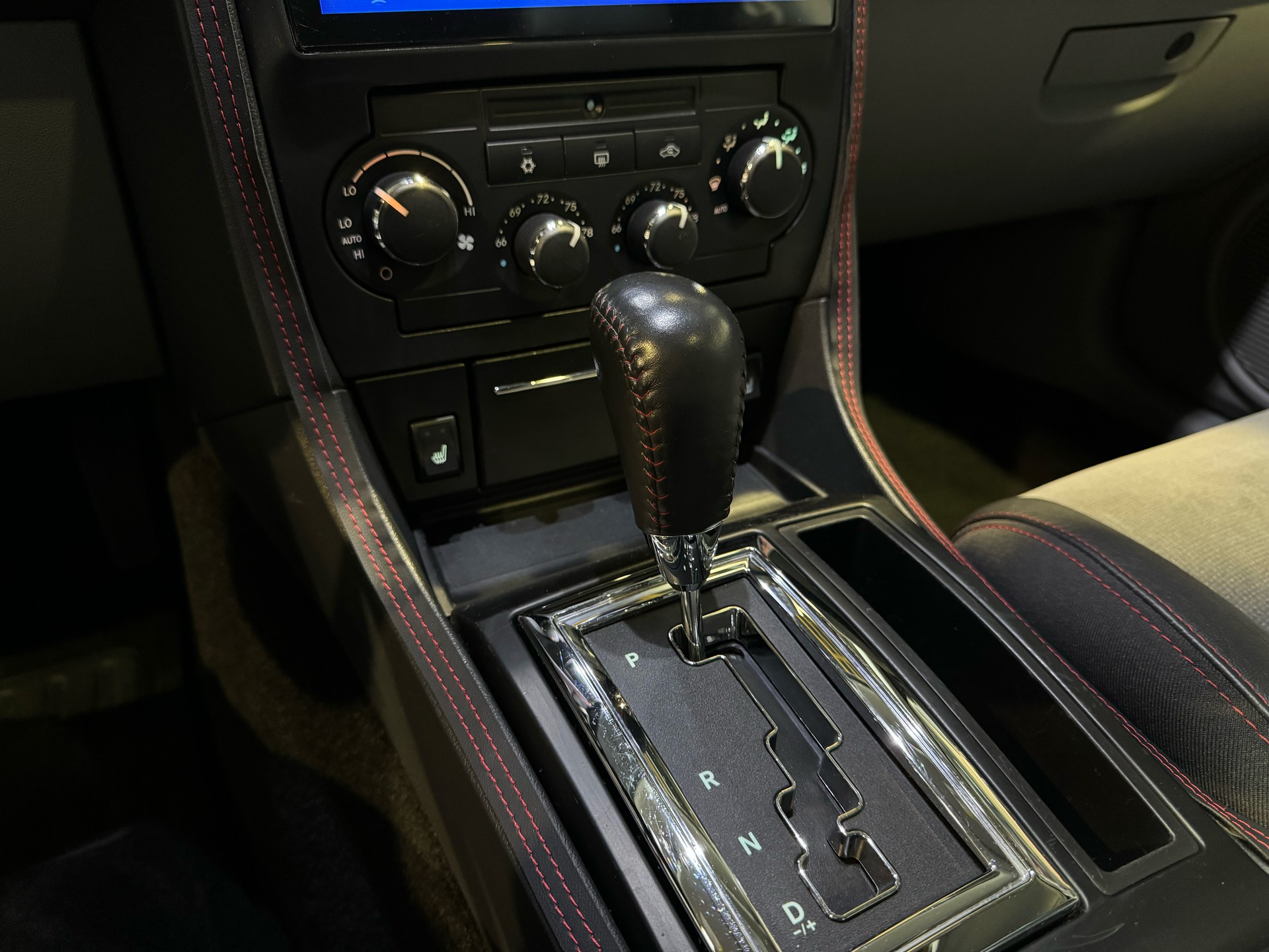 DODGE SRT-8-image-16