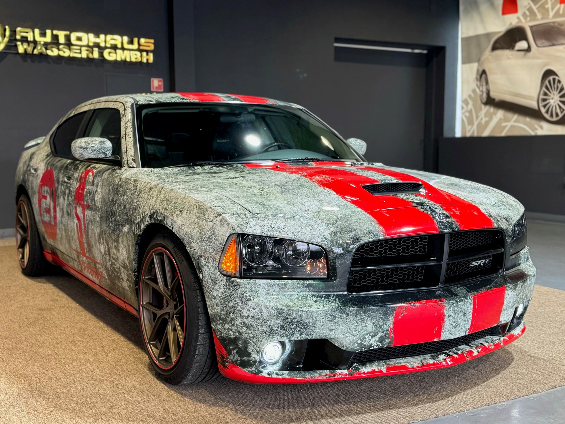 DODGE SRT-8-image-0