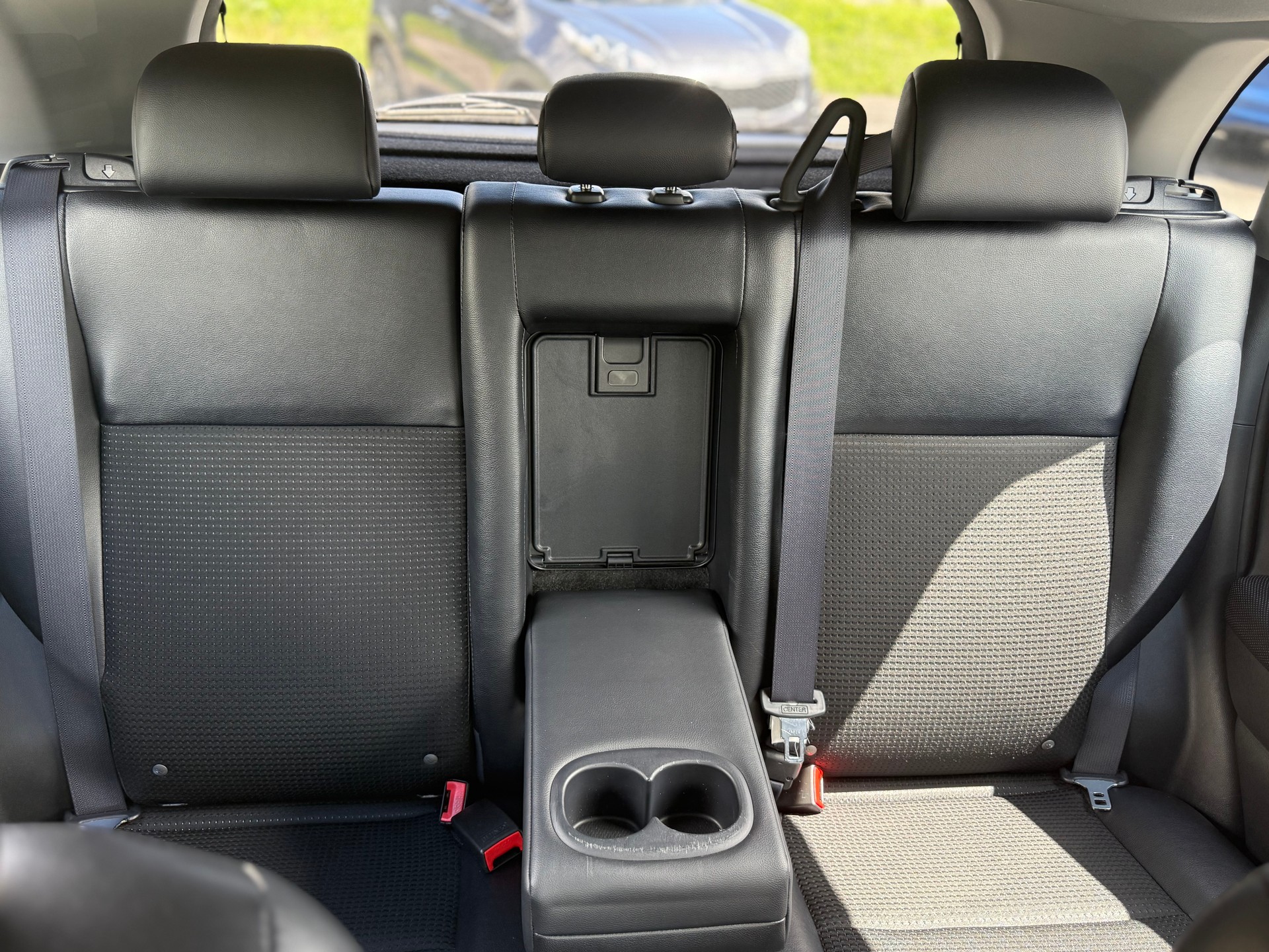 CITROEN C4 Aircross 1.6 HDi Exclusive 4WD-image-8