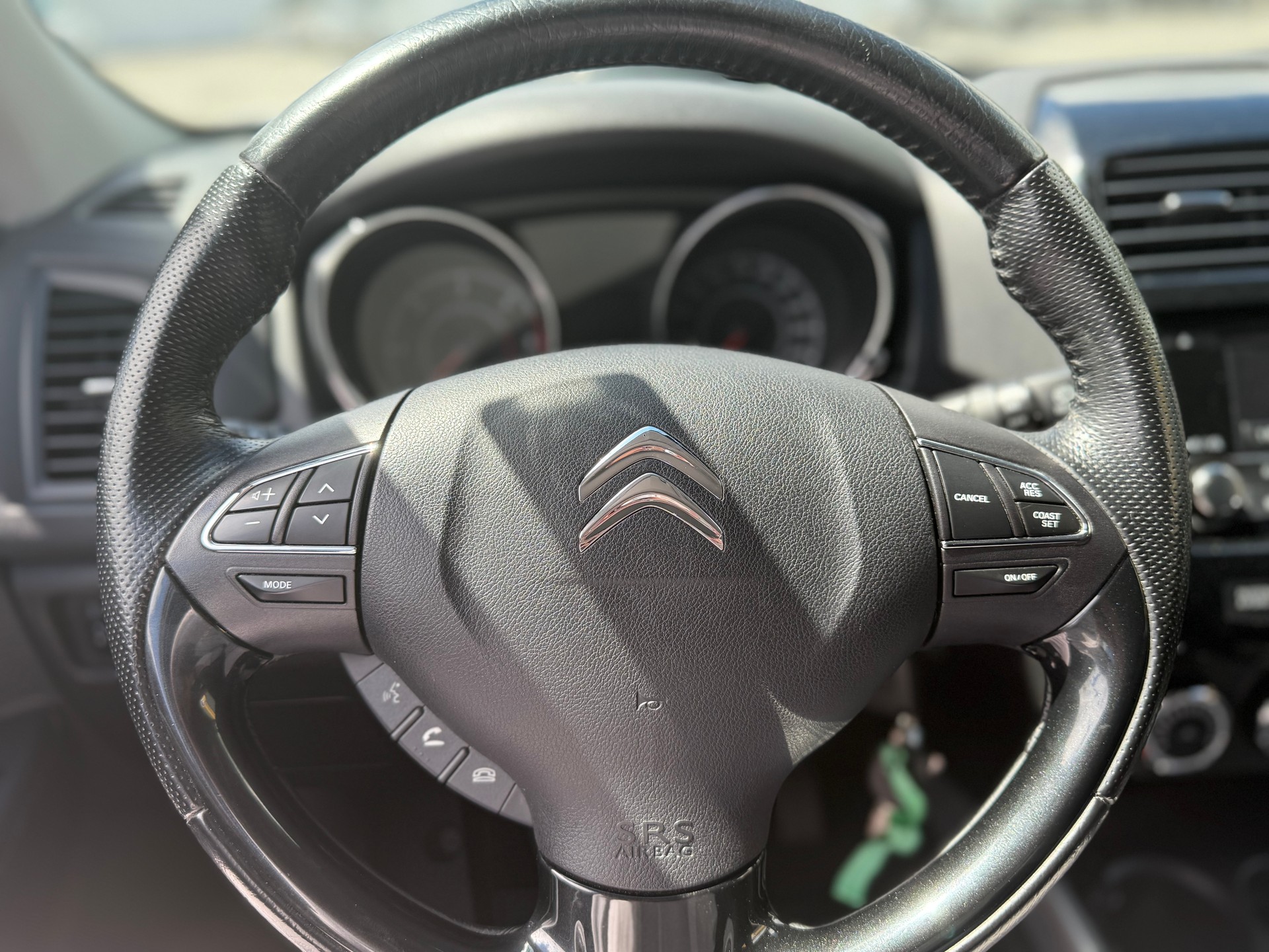 CITROEN C4 Aircross 1.6 HDi Exclusive 4WD-image-12