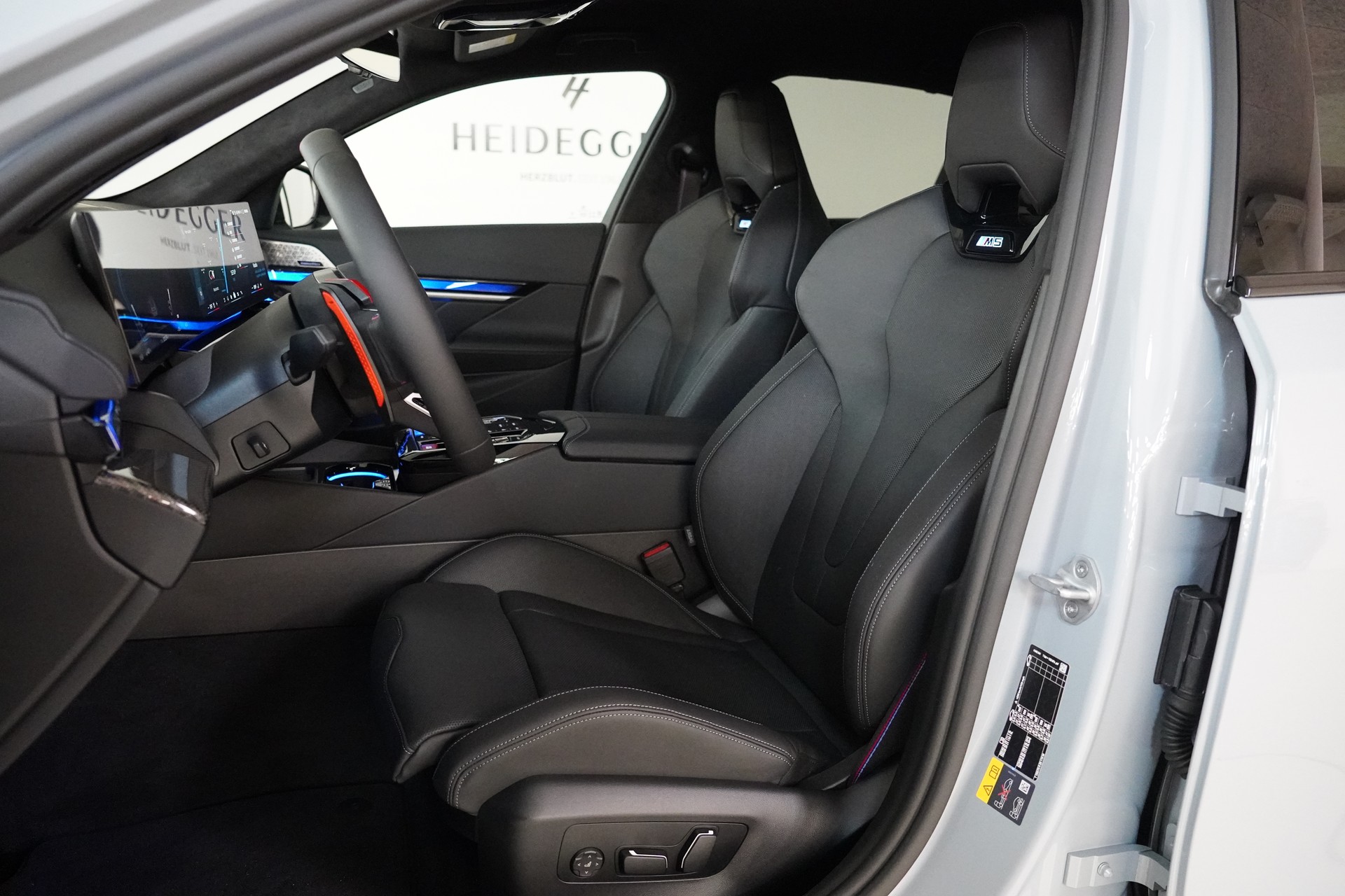 BMW M5 xDrive-image-11