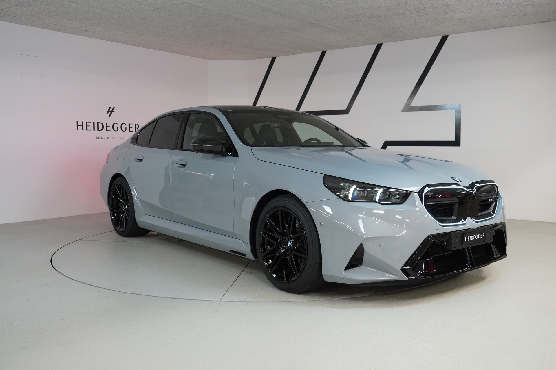 BMW M5 xDrive-image-2
