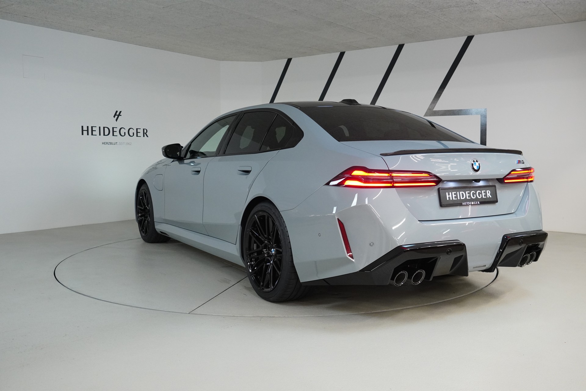 BMW M5 xDrive-image-8