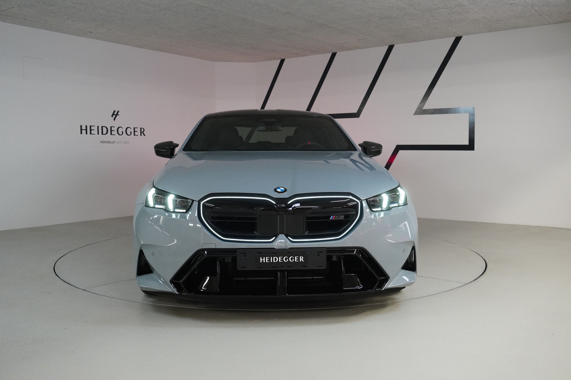 BMW M5 xDrive-image-1