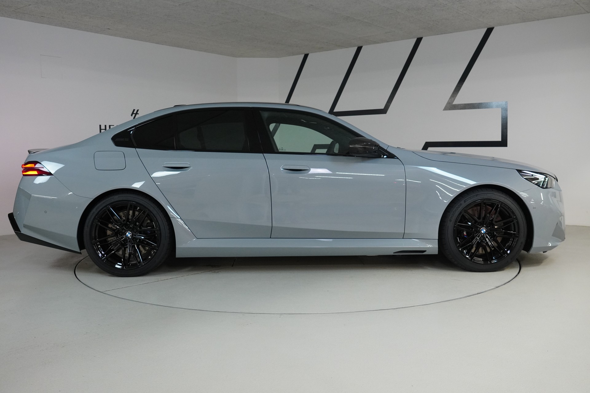 BMW M5 xDrive-image-5
