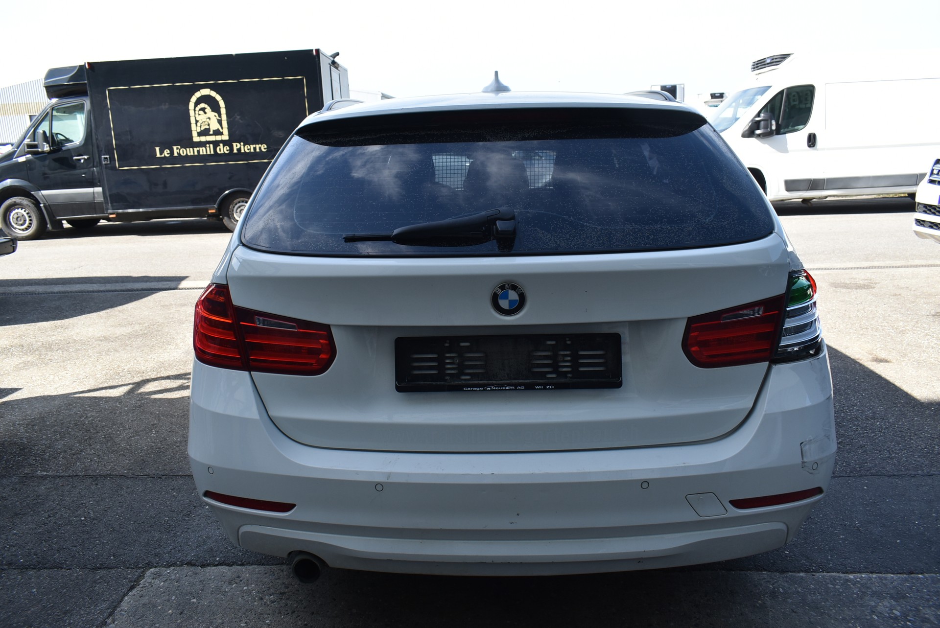BMW 320d xDrive Touring Steptronic-image-8