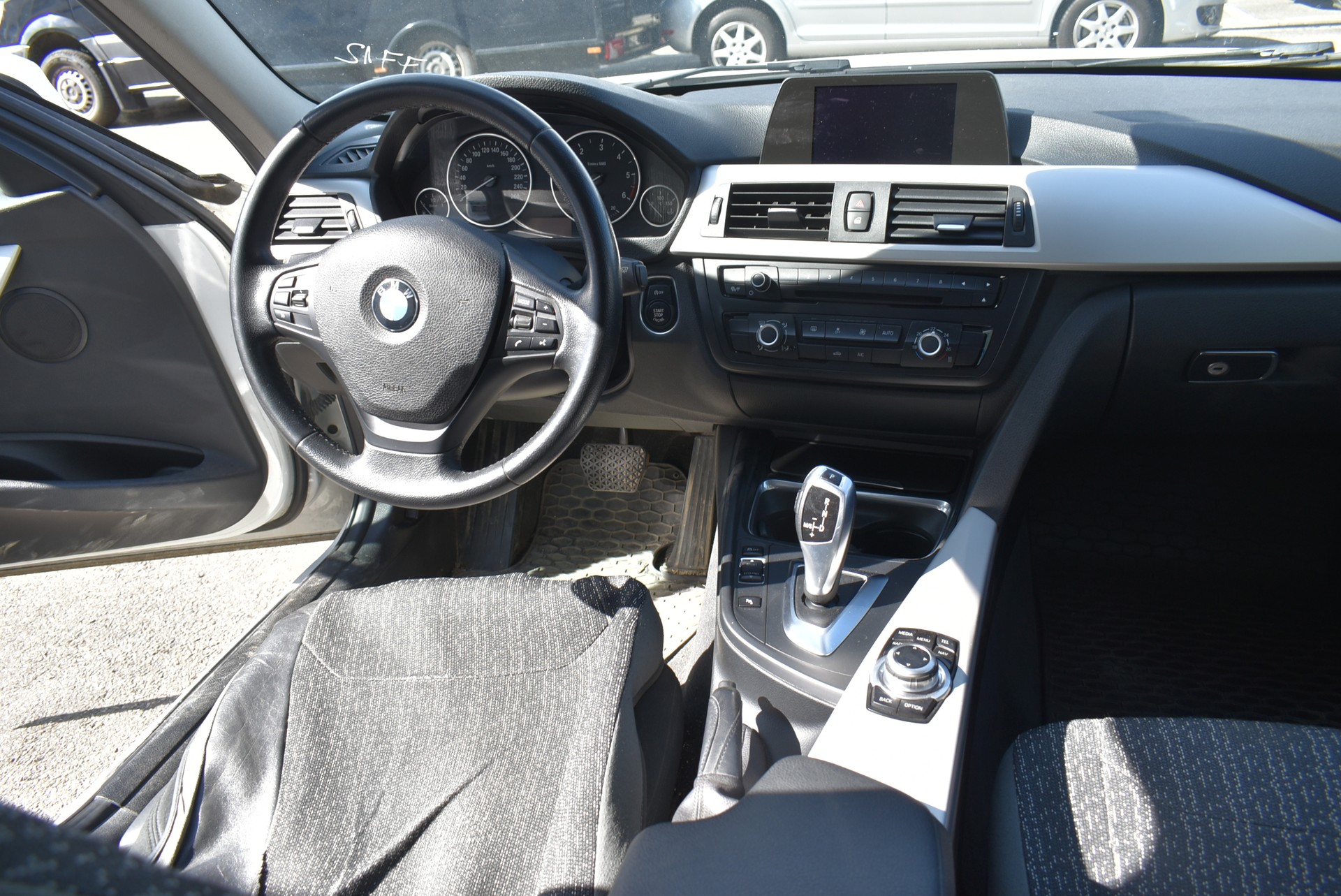 BMW 320d xDrive Touring Steptronic-image-4