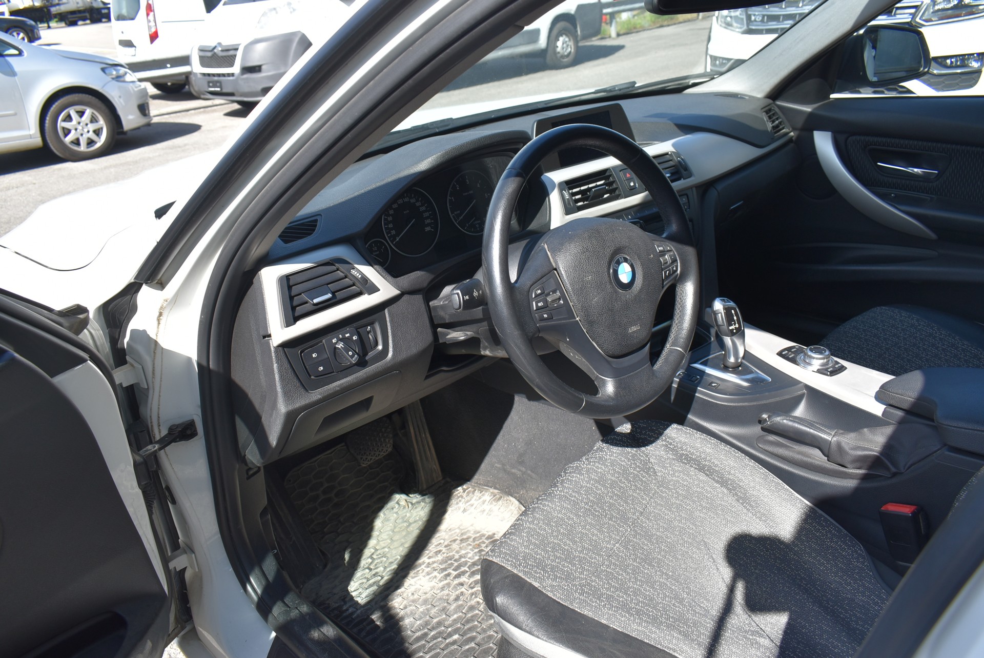 BMW 320d xDrive Touring Steptronic-image-6