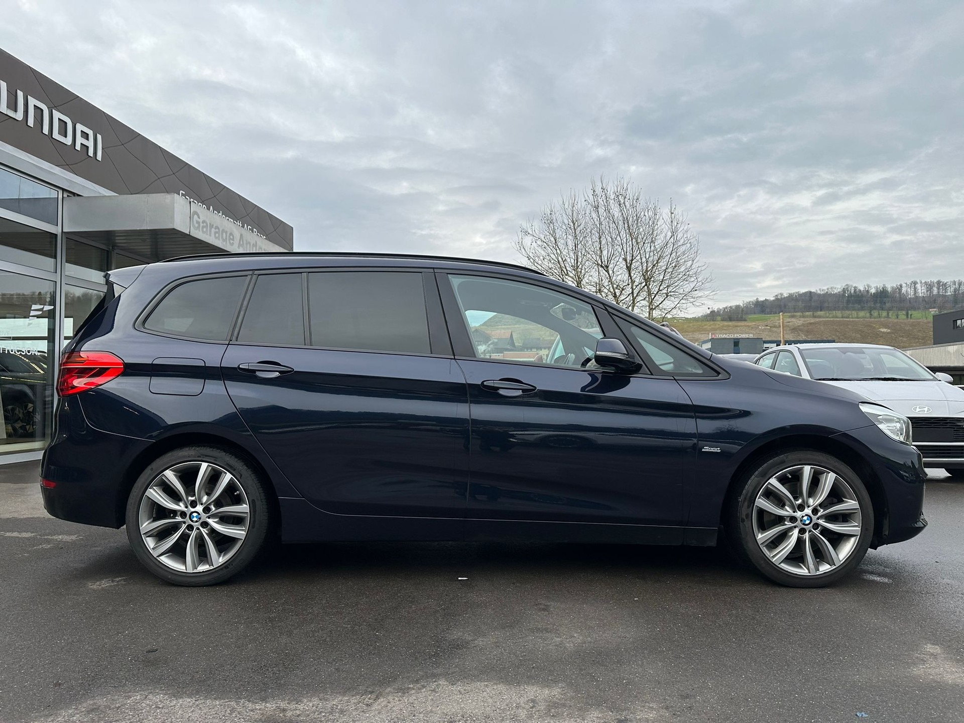 BMW 220d xDrive Gran Tourer Sport Line Steptronic-showroom-element-3