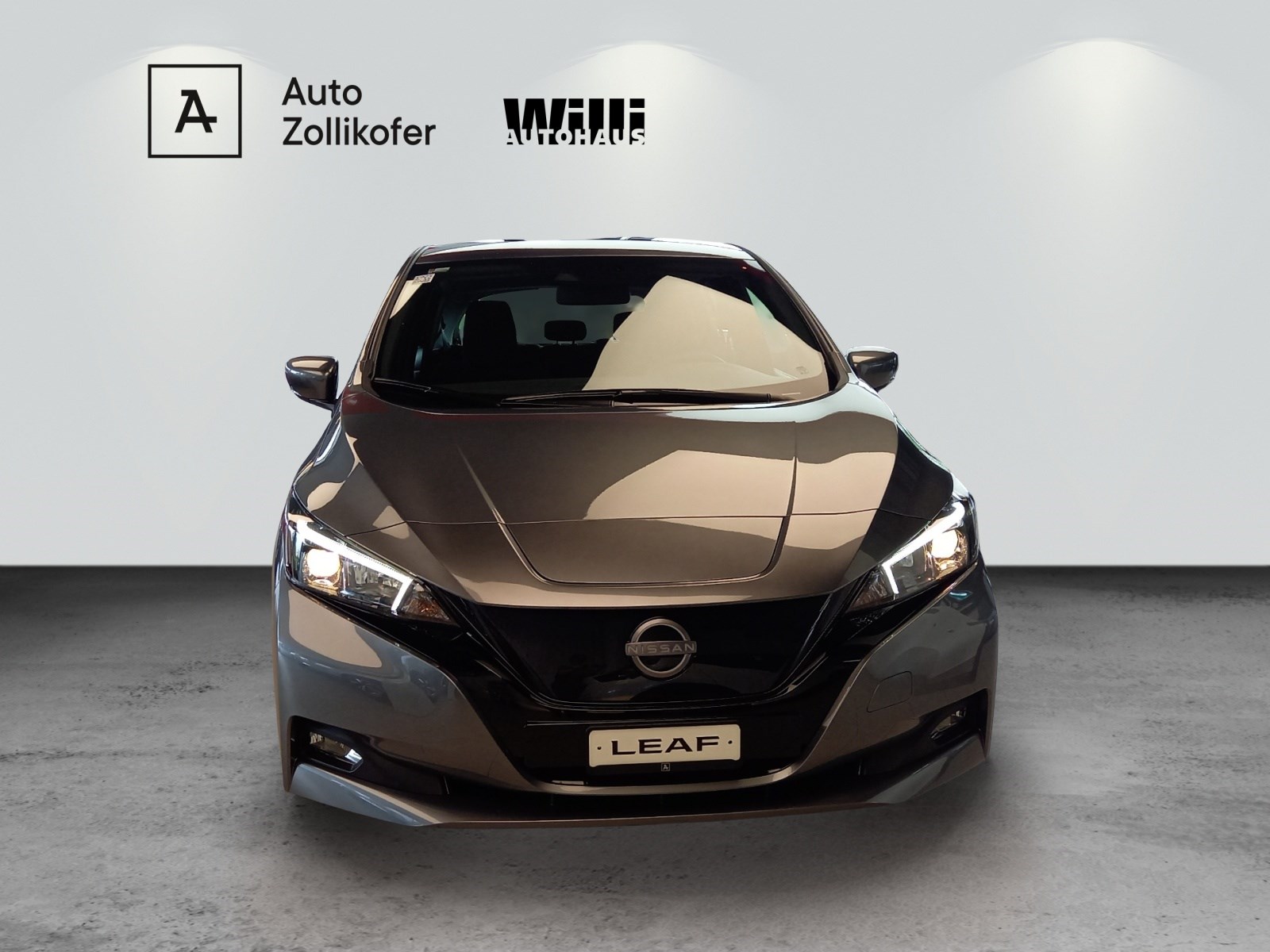 NISSAN Leaf Acenta-showroom-element-1